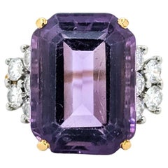 Anillo de oro con amatista y diamantes