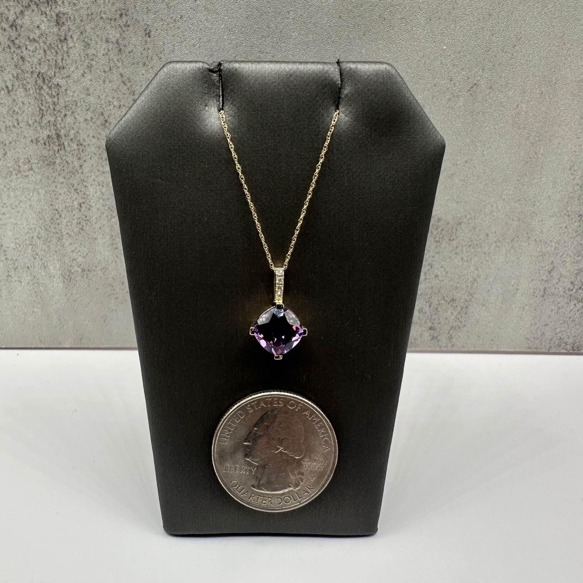 Collana con ametista e diamanti in oro giallo 10kt - Ametista da 8 mm, diametro 0,04 ct. In condizioni Nuovo in vendita a West Hempstead, NY