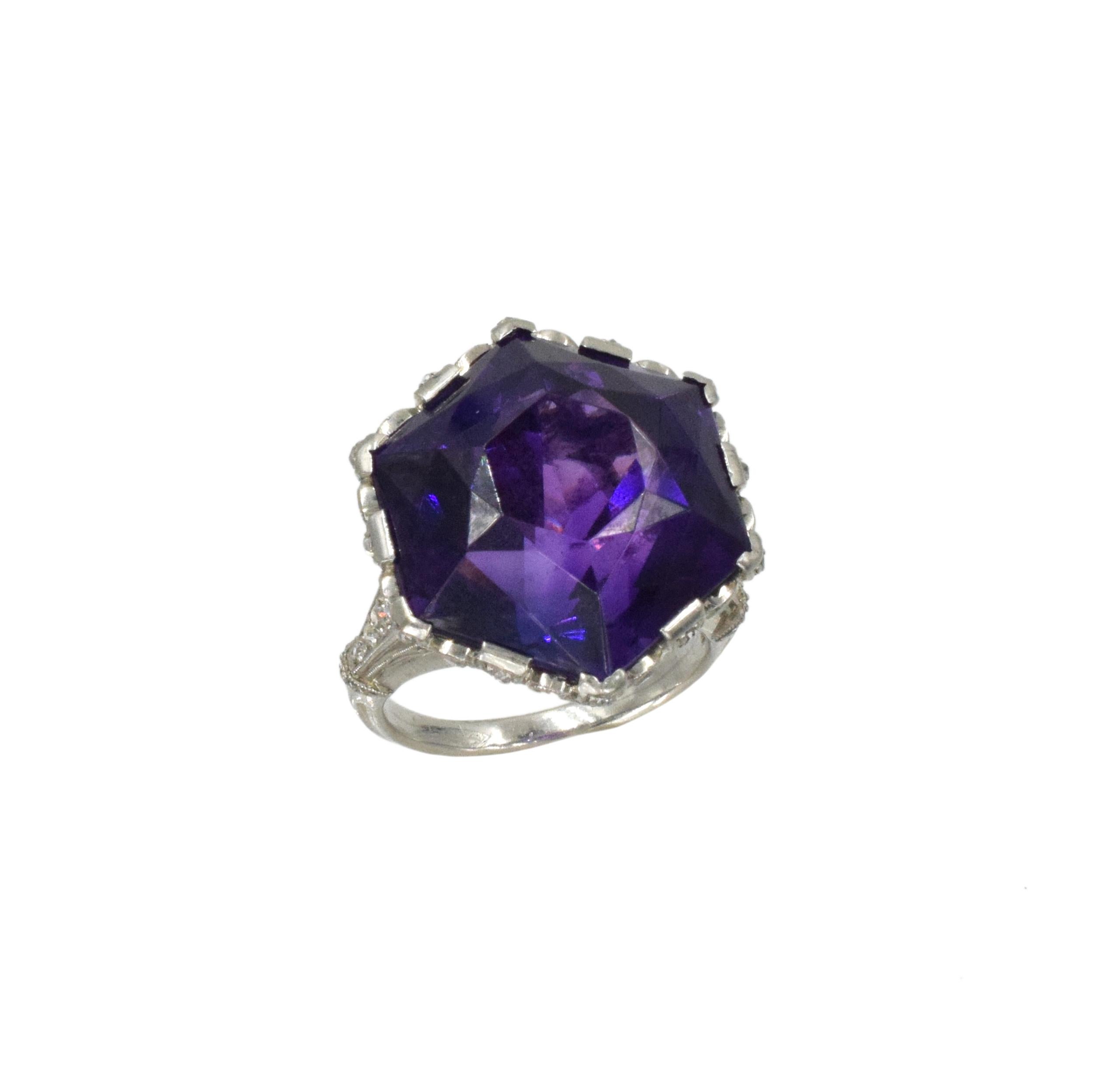 Amethyst and Diamond Ring In Excellent Condition For Sale In New York, NY