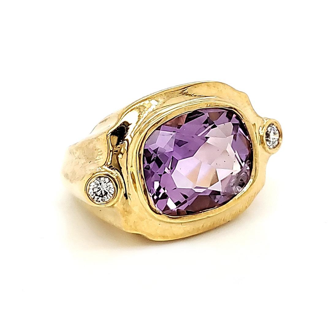 Amethyst and Diamond Engagement Ring in 18k gold In New Condition For Sale In Hong Kong, HK