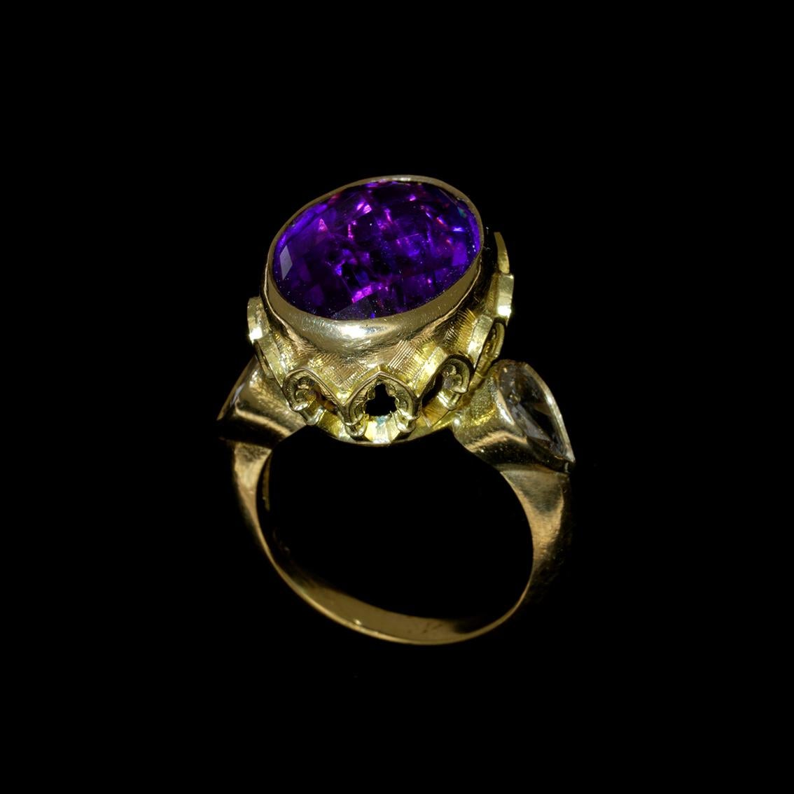 Amethyst, White Diamonds, 18 Karat Yellow Gold Ring In New Condition For Sale In Melbourne, Vic