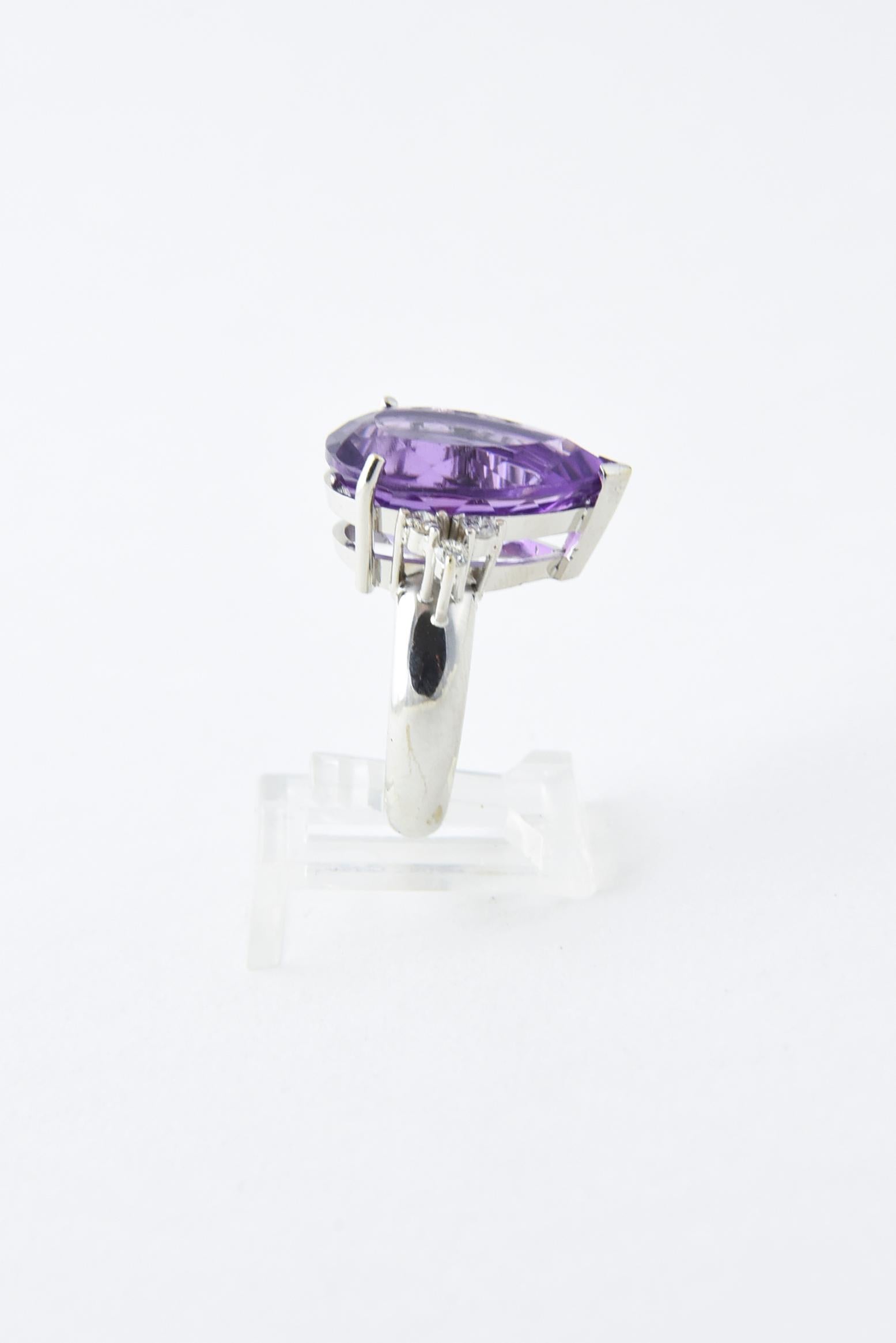 Amethyst and Diamond White Gold Cocktail Ring In Good Condition For Sale In Miami Beach, FL
