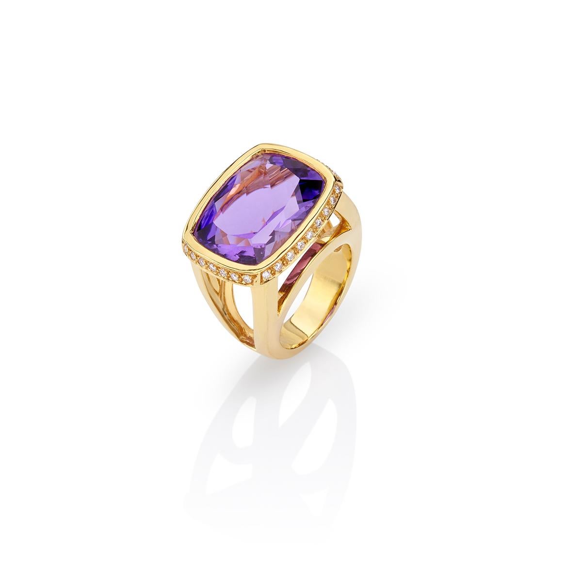 Contemporary Amethyst and Diamonds 18 Kt Yellow Gold Ring Deep Purple One of a Kind For Sale