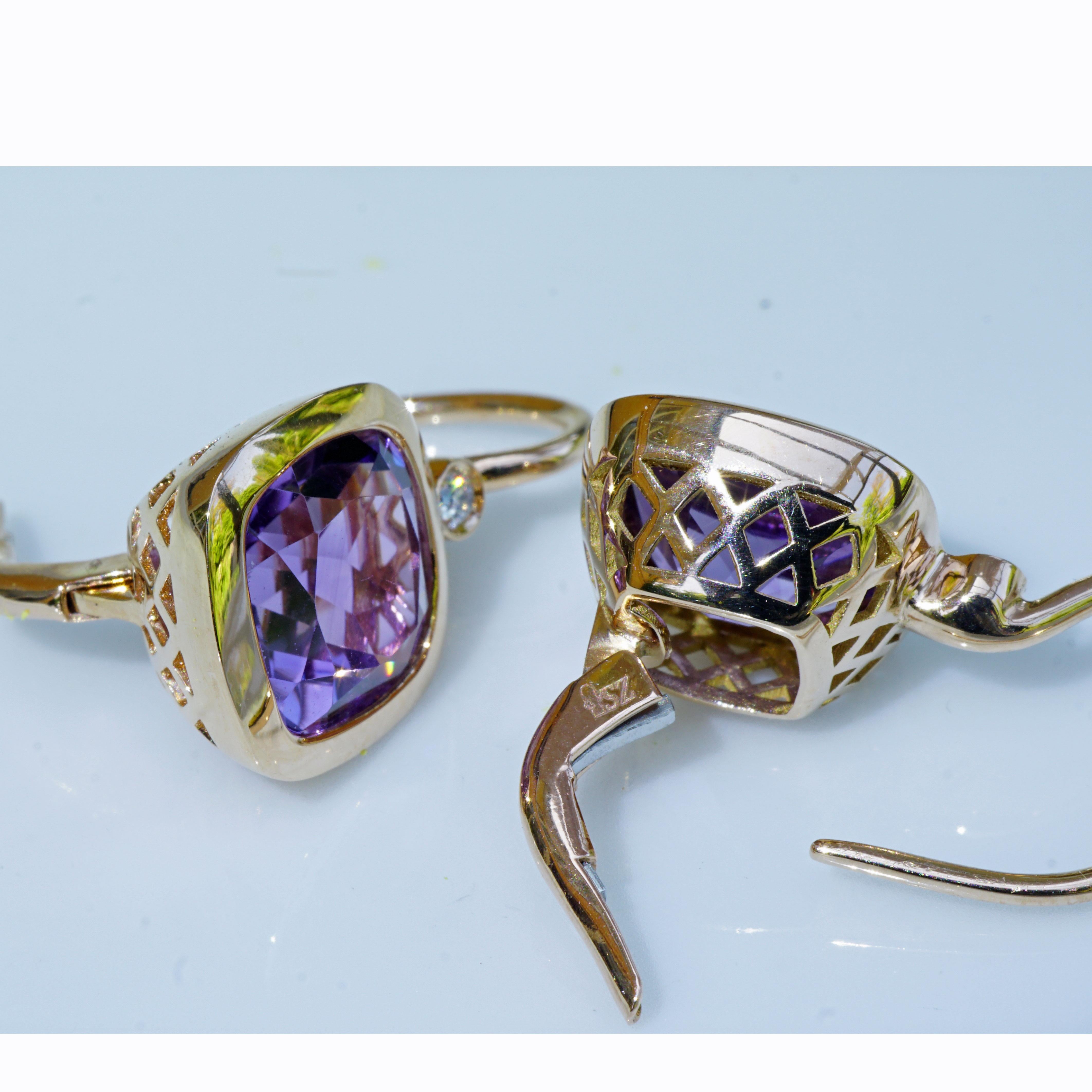 Ohrringe mit Amethyst und Diamanten in sehr moderner Fassung aus italienischem High-End-Schmuck  (Antiker Kissenschliff) im Angebot