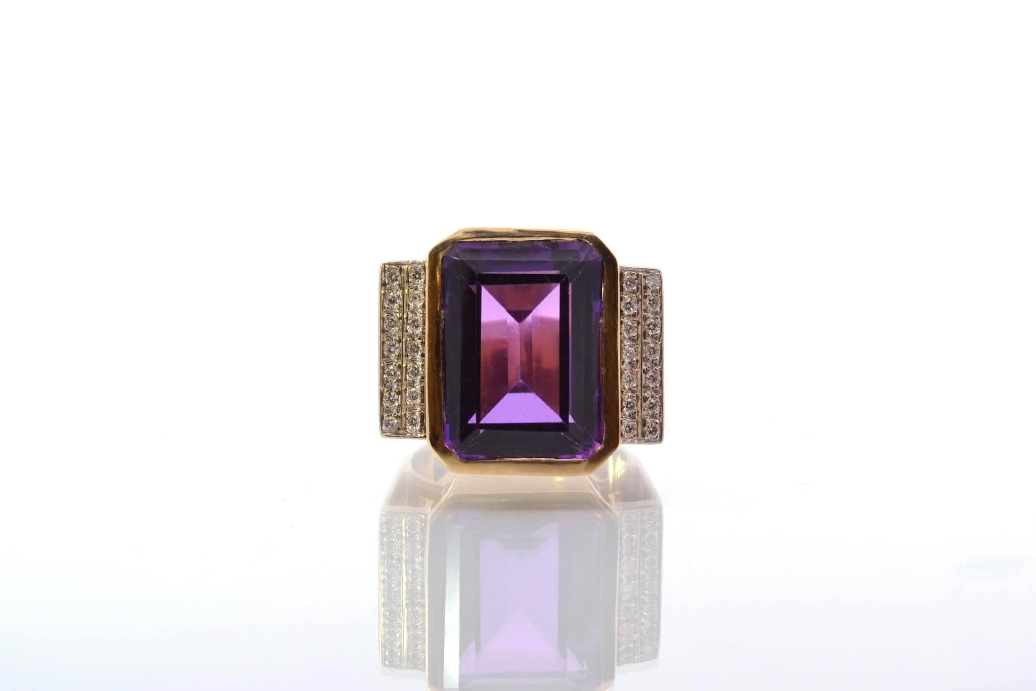 Stones: Amethyst: 19 carats, 21 diamonds: 0.30 carat
Material: 18k yellow gold
Dimensions: 2.3cm x 2cm
Weight: 22.4g
Period: 1970
Size: 56 (free sizing)
Certificate
Ref. : 25299