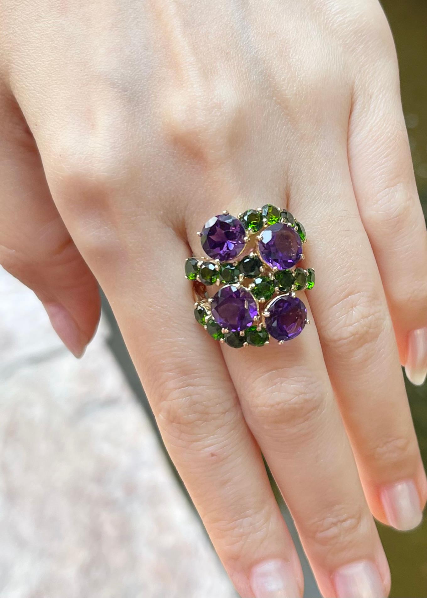 Round Cut Amethyst and Diopside Ring set in 18K Gold Settings For Sale