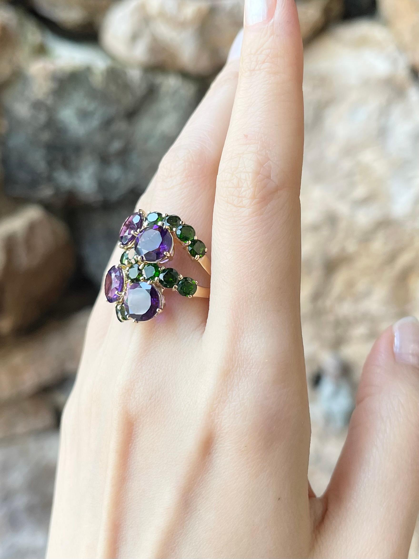 Amethyst and Diopside Ring set in 18K Gold Settings In New Condition For Sale In Bangkok, TH