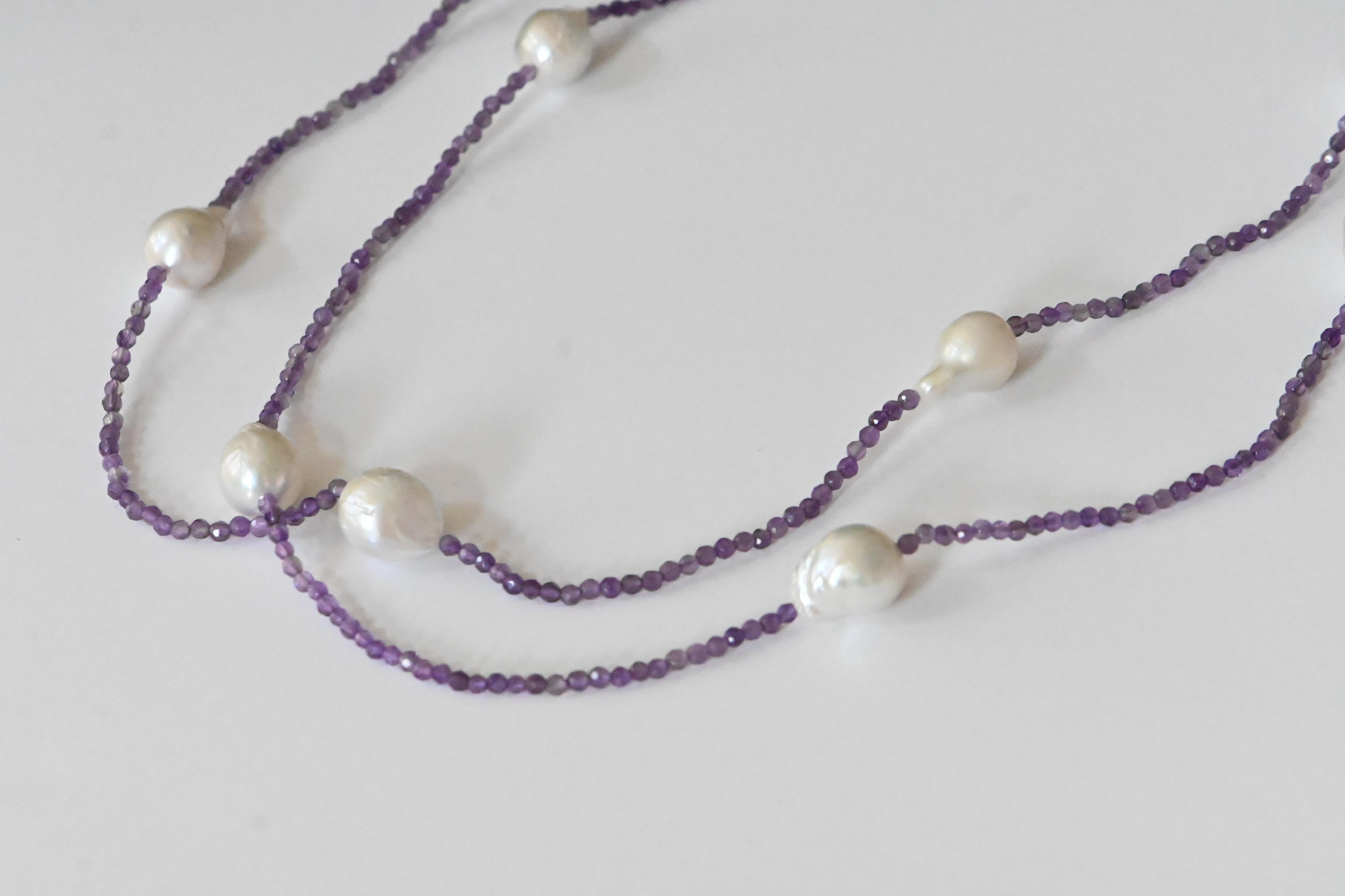 Moderno Collana di ametiste e perle d'acqua dolce in vendita