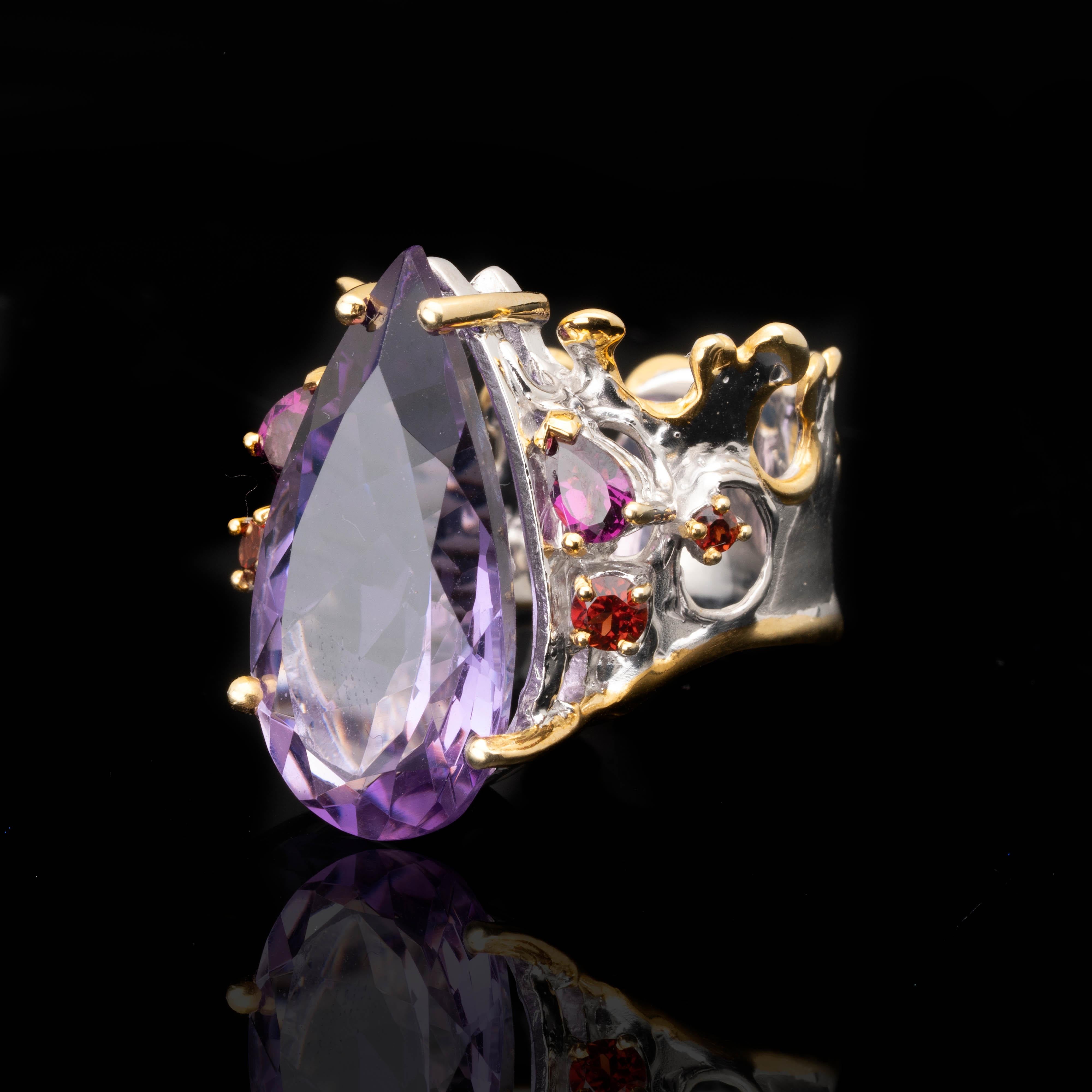 Amethyst and Garnet Crown Ring In New Condition For Sale In New York, NY
