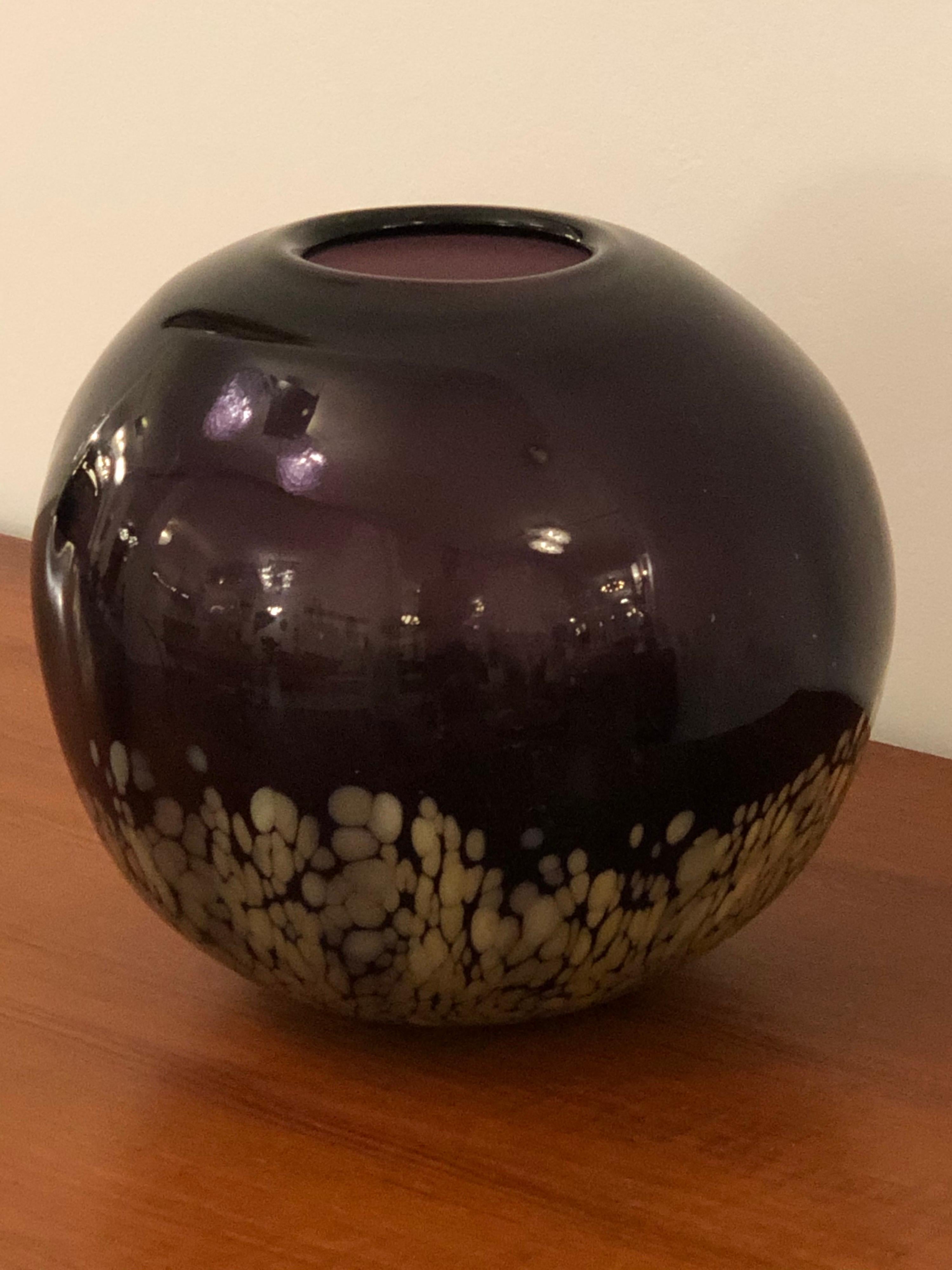 Amethyst and Gold Color Murano Glass Vase from 1960s In Good Condition For Sale In Catania, IT