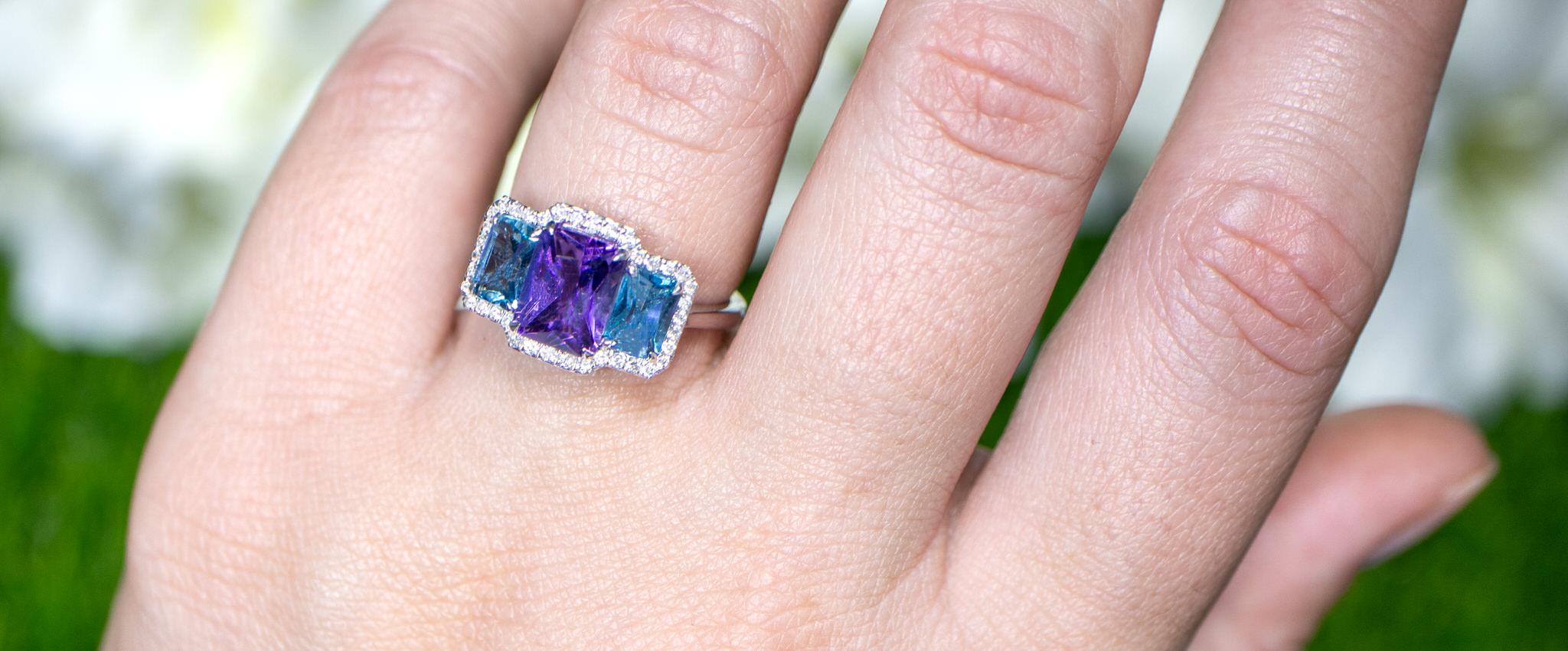Amethyst and London Blue Topaz Three Stone Ring Diamond Setting 3.06 Carats 18K In Excellent Condition For Sale In Laguna Niguel, CA
