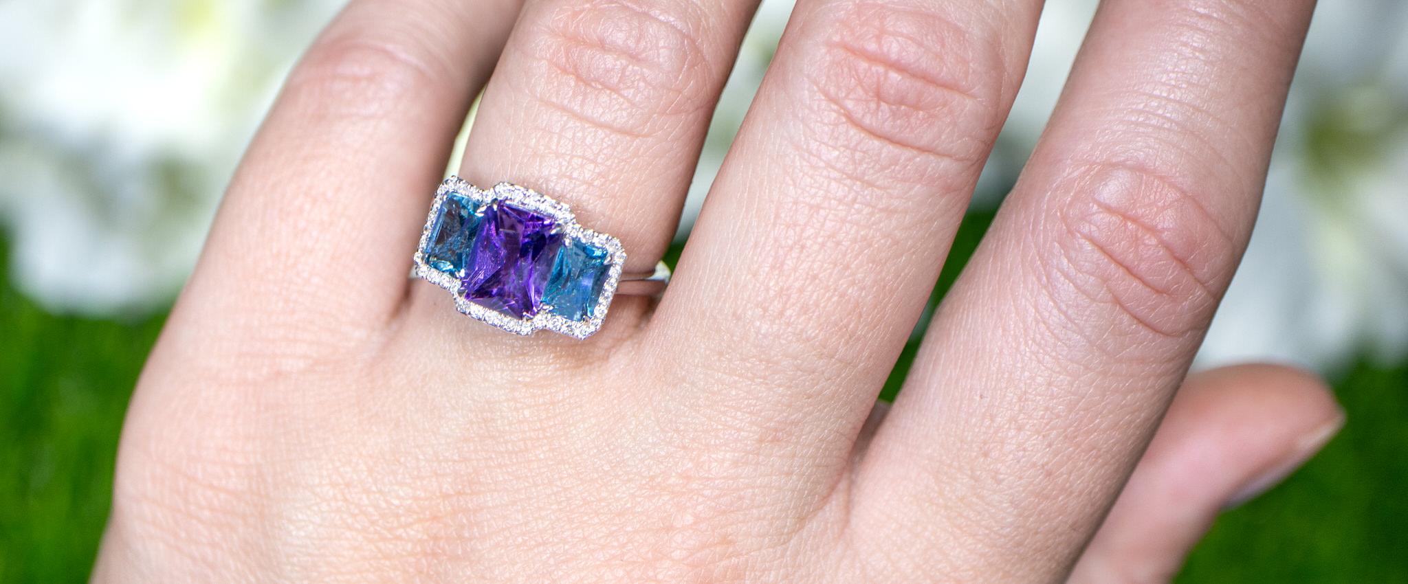 Amethyst and London Blue Topaz Three Stone Ring Diamond Setting 3.06 Carats 18K In Excellent Condition For Sale In Aliso Viejo, CA