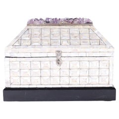 Caja con tapa de amatista y nácar de Antony Redmile