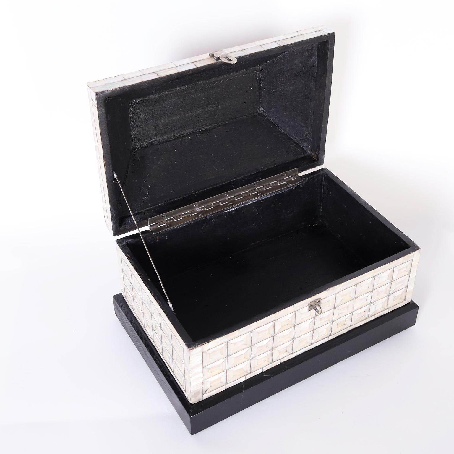 Caja con tapa de amatista y nácar de Antony Redmile Amatista en venta