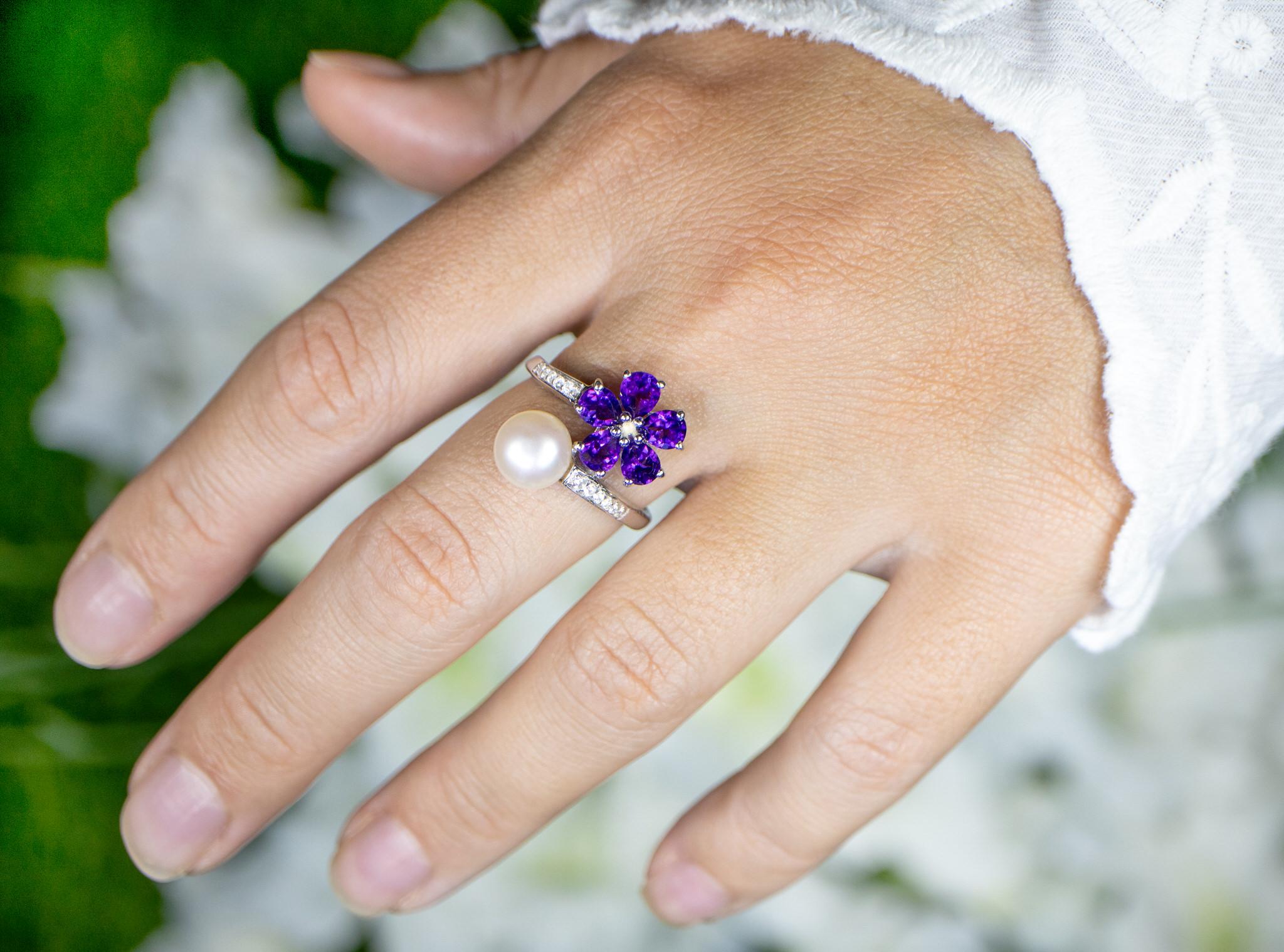 It comes with the Gemological Appraisal by GIA GG/AJP
Pearl = 8 Millimeters
(Origin: Natural, Treatment: None)
5 Amethysts = 1.50 Carats
(Origin: Natural, Treatment: None)
11 White Zircons = 0.11 Carats
(Origin: Synthetic, Treatment: Heat)
Metal: