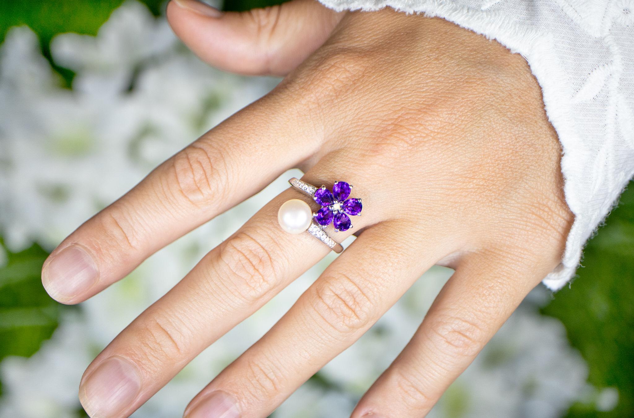 Amethyst and Pearl Bypass Flower Ring With White Zircons In Excellent Condition For Sale In Aliso Viejo, CA