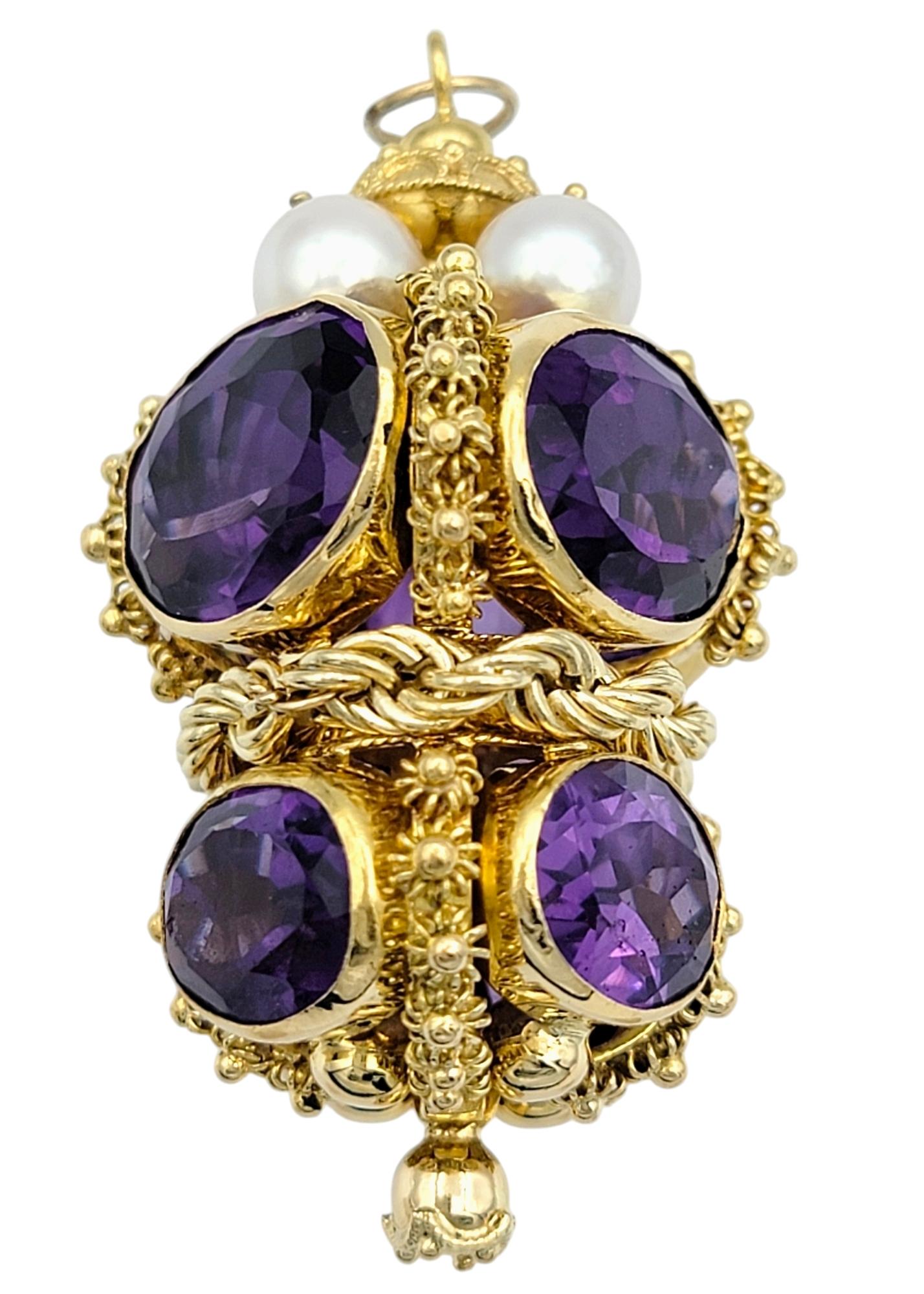 Rehaussez votre collection de bijoux avec ce magnifique pendentif en or jaune 18 carats, un chef-d'œuvre d'artisanat complexe et de beauté intemporelle. Conçue avec un motif de corde orné, cette pièce de taille imposante est ornée de huit améthystes