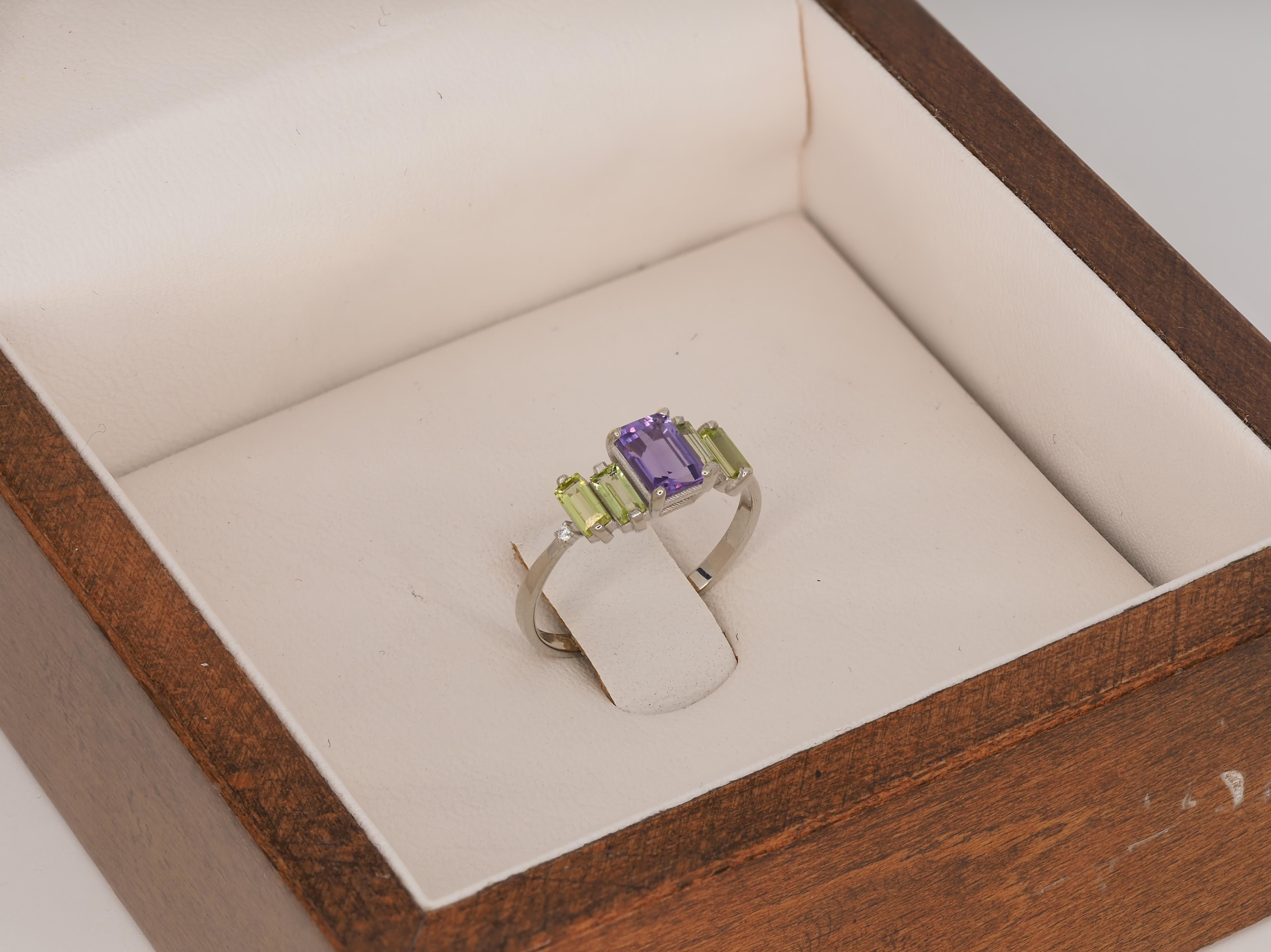 En vente :  Bague en or 14k améthyste et péridot 5