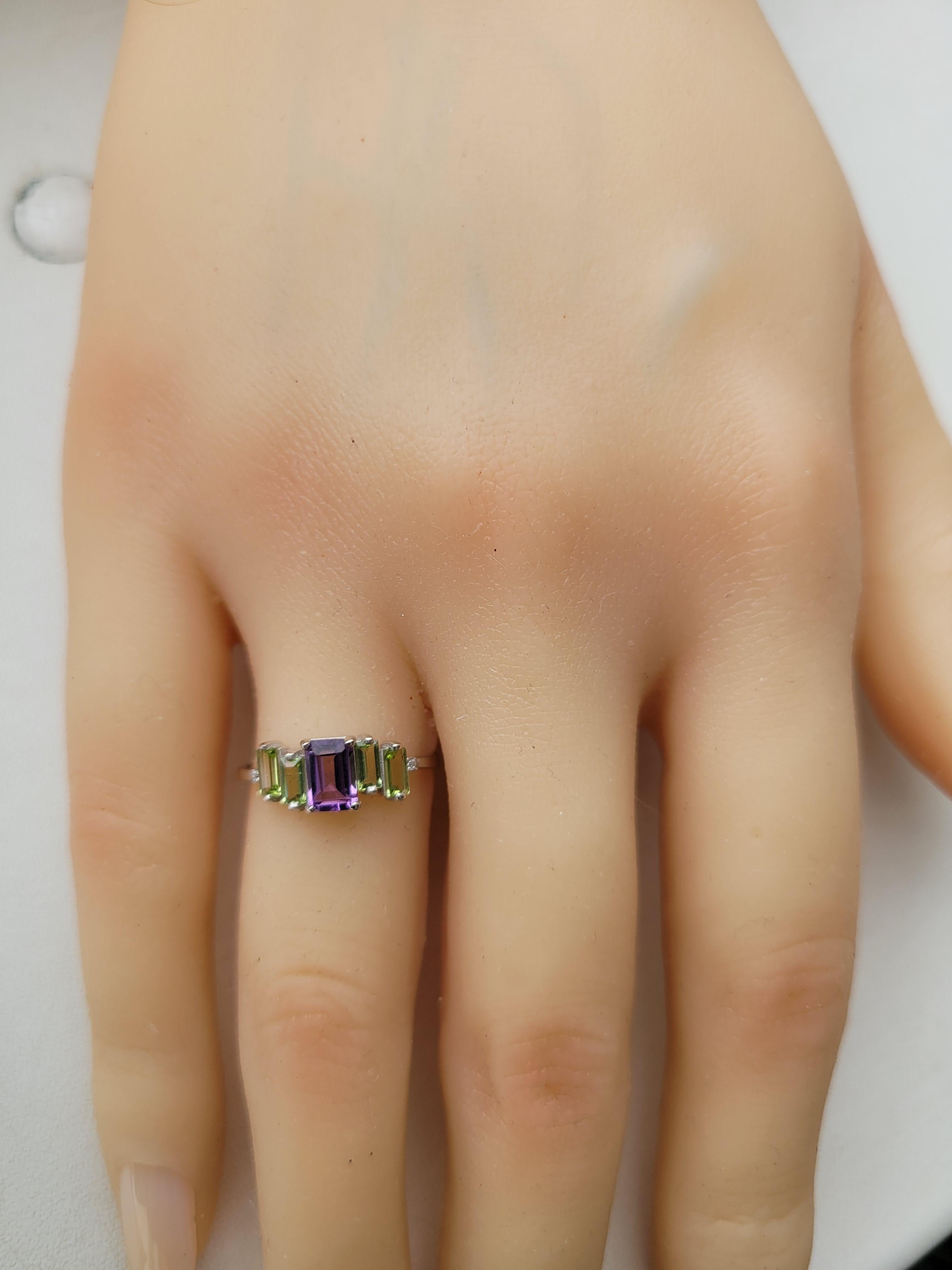 En vente :  Bague en or 14k améthyste et péridot 8