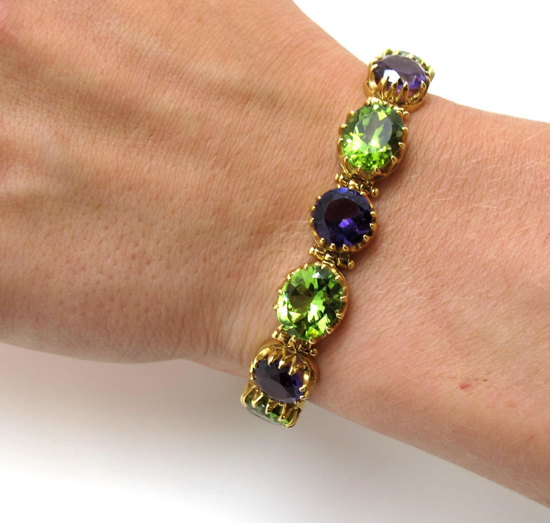 Peridot and Amethyst Tennis Bracelet in Yellow Gold, 33 Carats Total For Sale 1