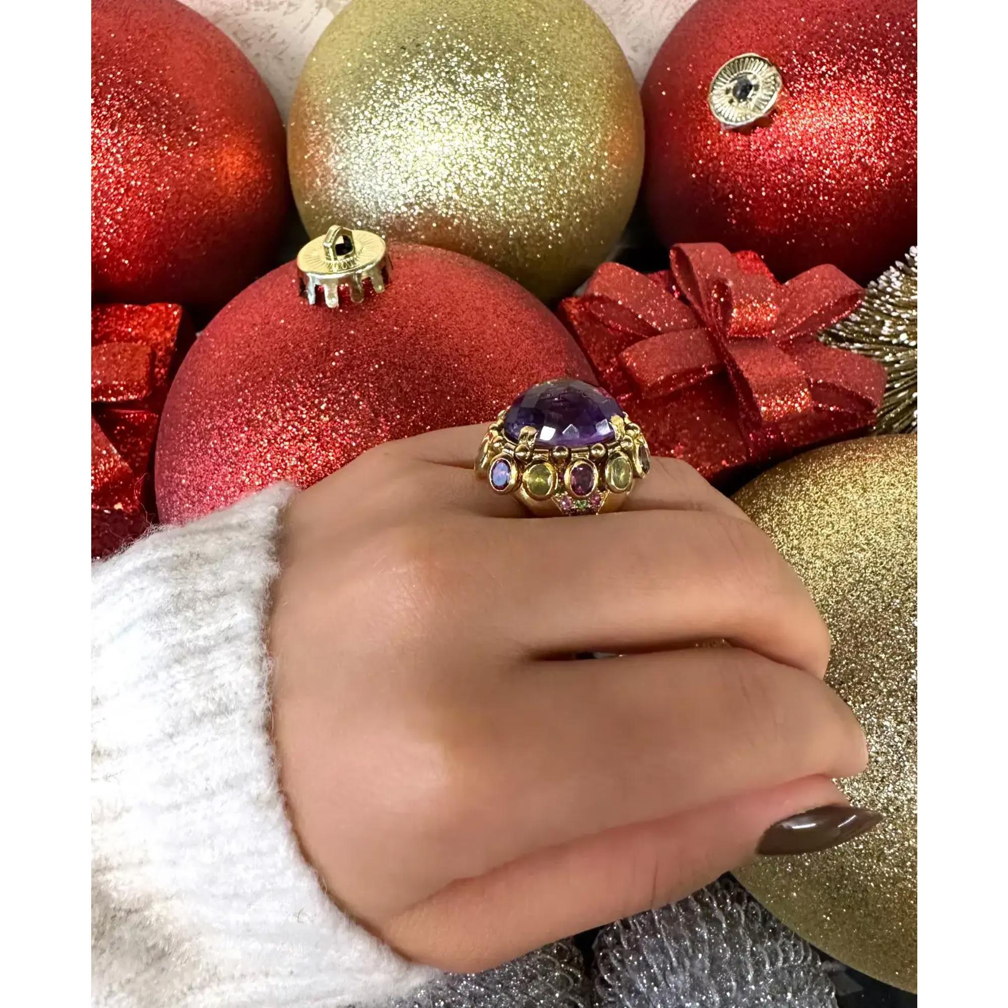 Women's Amethyst And Peridot Chunky Cocktail Ring 18K Yellow Gold Size 5.25 For Sale