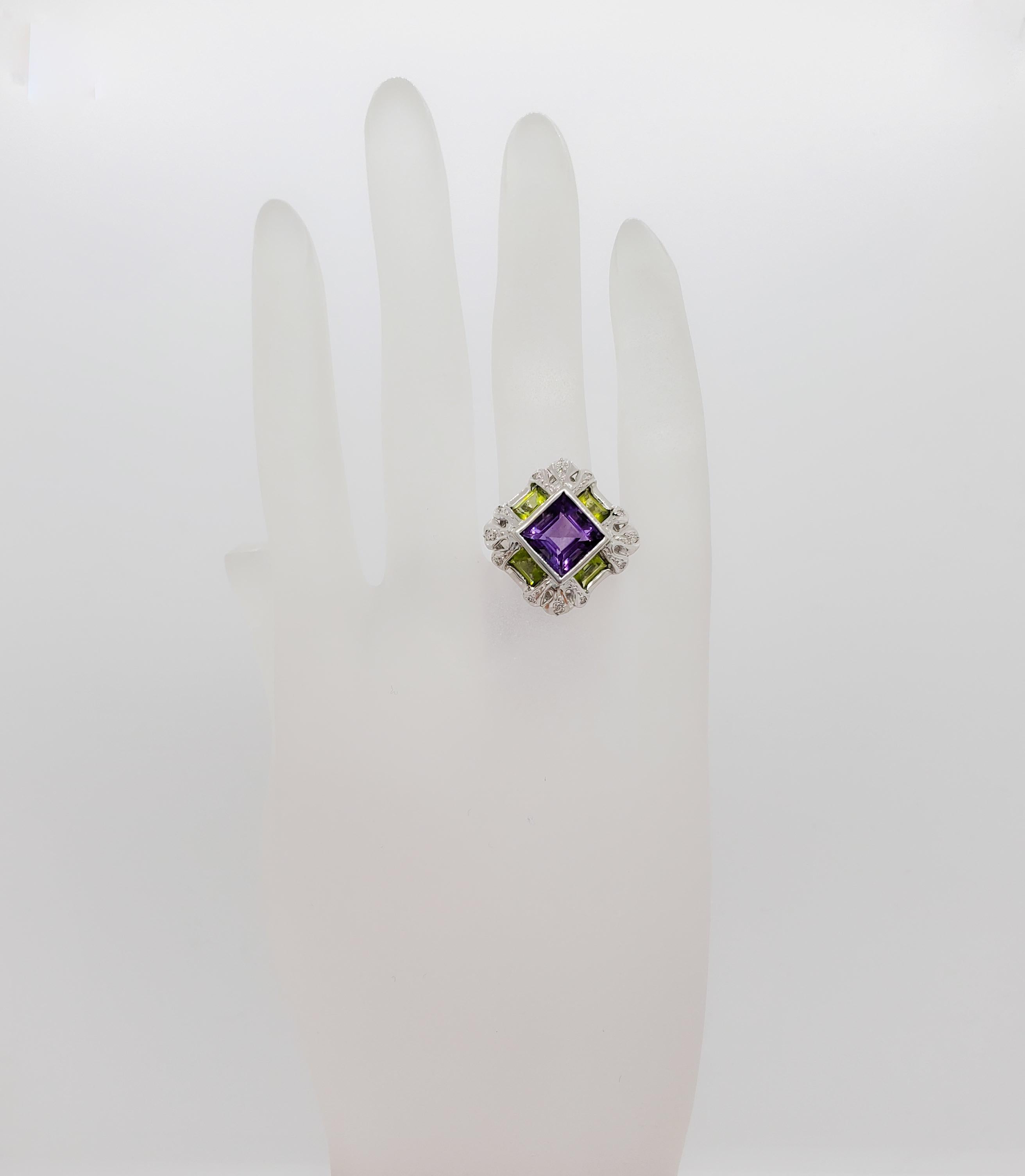 Amethyst and Peridot Cocktail Ring in 18k White Gold In New Condition In Los Angeles, CA