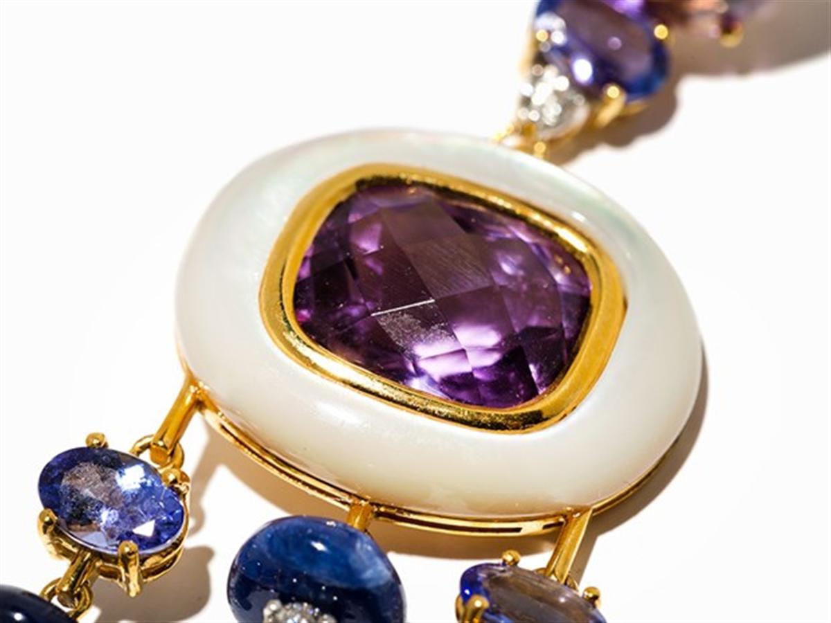 Hängeohrringe mit Amethyst und Saphir in 18 Karat Gold im Angebot 2