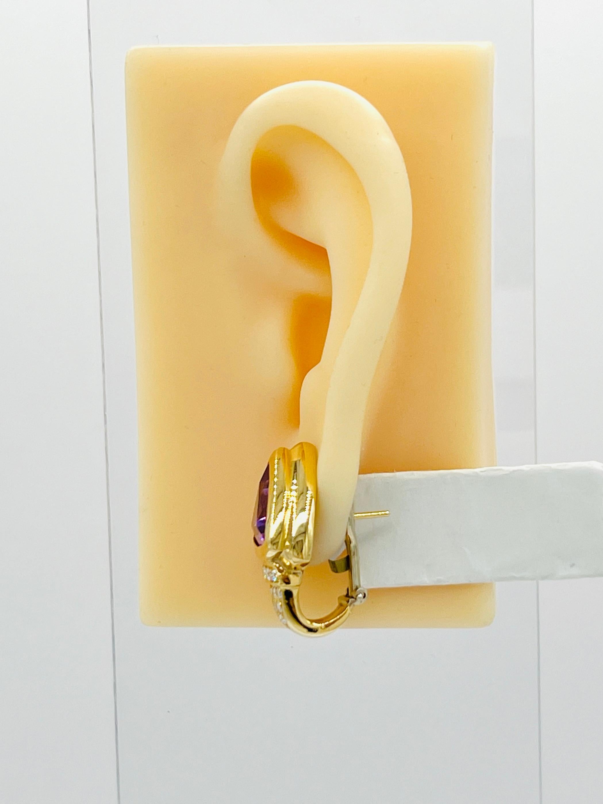 Taille trillion Boucles d'oreilles en or jaune 18K avec améthyste et diamant blanc en vente