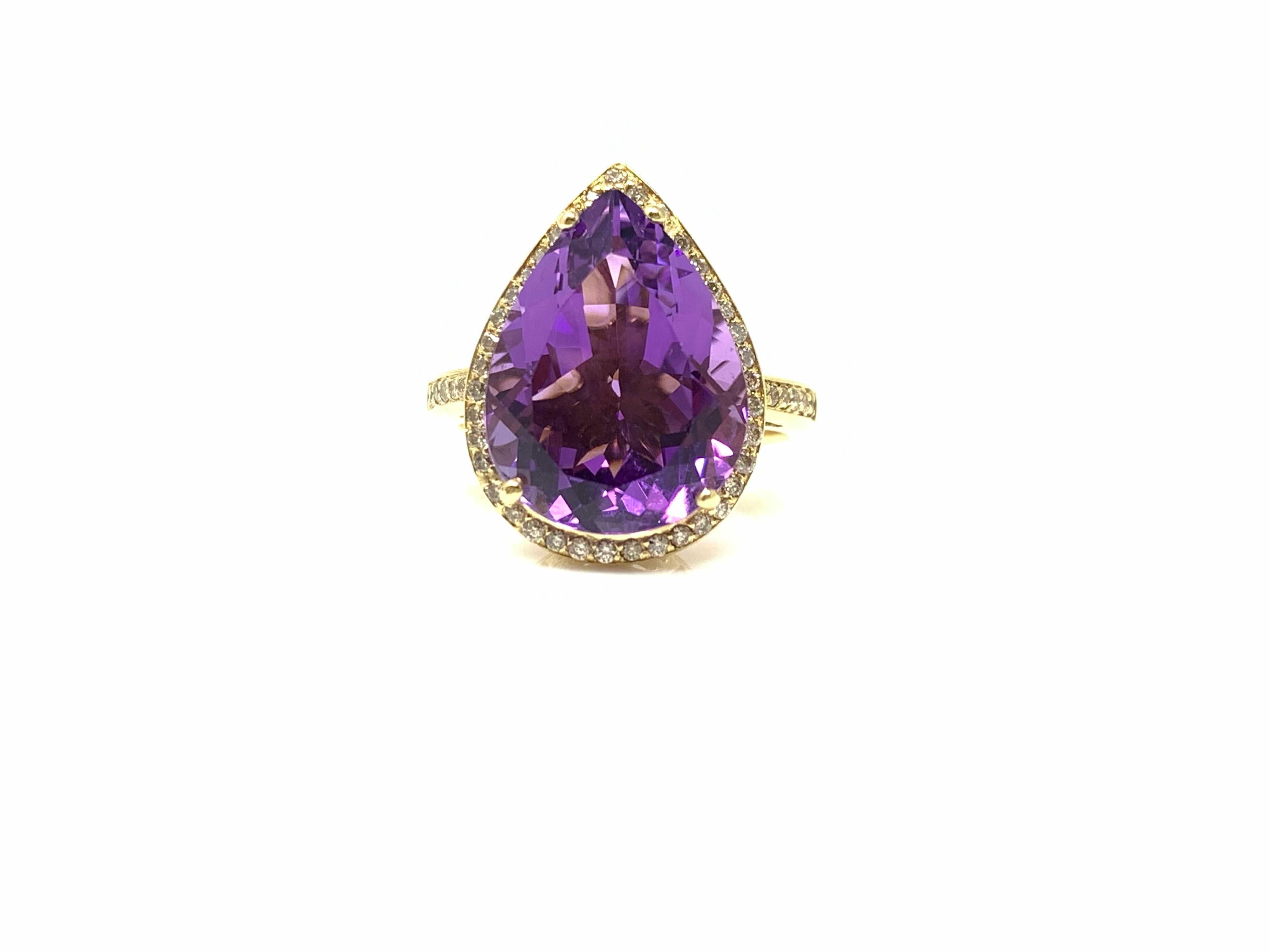 Amethyst and White Diamond Ring in Yellow Gold In New Condition For Sale In New York, NY