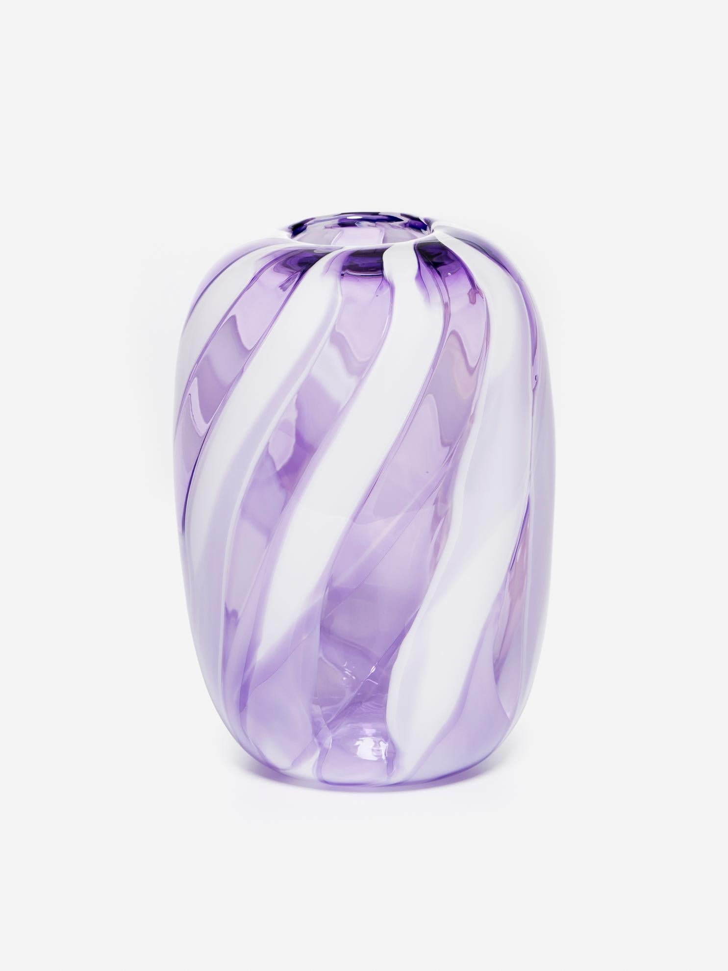 Tedesco Vaso in vetro bianco e ametista in vendita