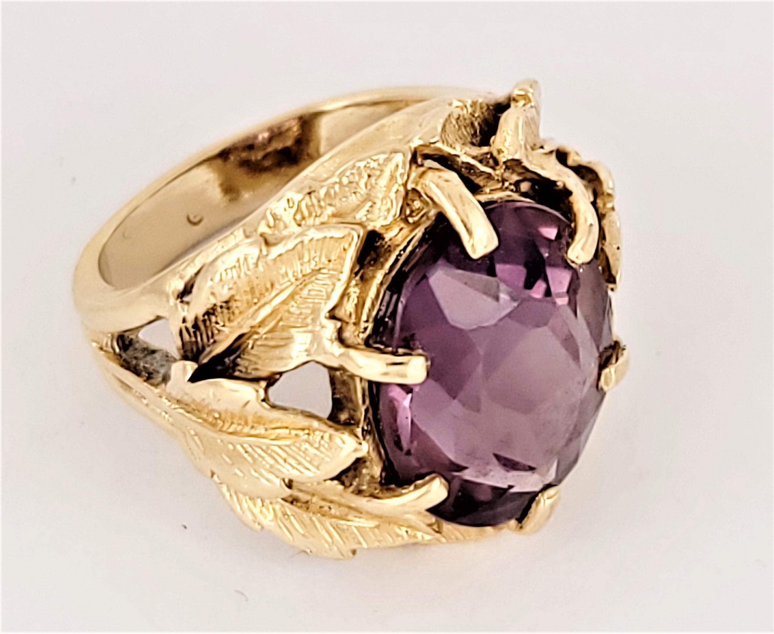 Vintage Amethyst Art Nouveau ring.
Featuring a beautiful filigree/leaf motif and a large center stone.

Materials: 14k & Amethyst
Weight: 10.7g
Size: 5.5 (sizeable)
