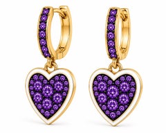 Orecchini pendenti a forma di cuore con ametista (pietra natale), smalto bianco e oro 14 carati di Meghna Jewels