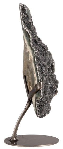 Cuarzo Druso Negro Amatista o "Amatista Galaxia Negra" sobre soporte metálico Decorativo