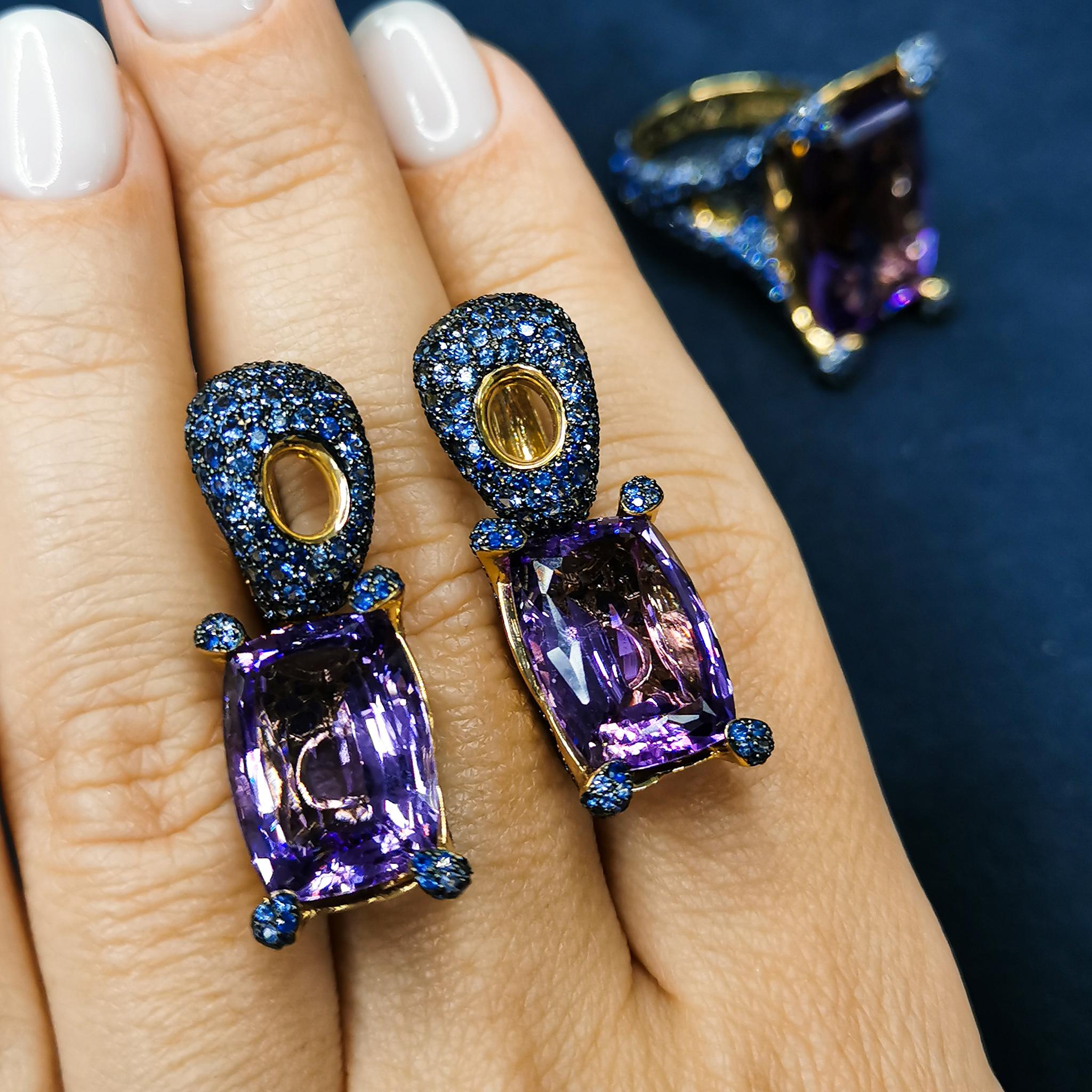 Suite aus 18 Karat Gelbgold mit Amethyst, blauen Saphiren und Saphiren im Angebot 3