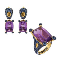 Suite aus 18 Karat Gelbgold mit Amethyst, blauen Saphiren und Saphiren