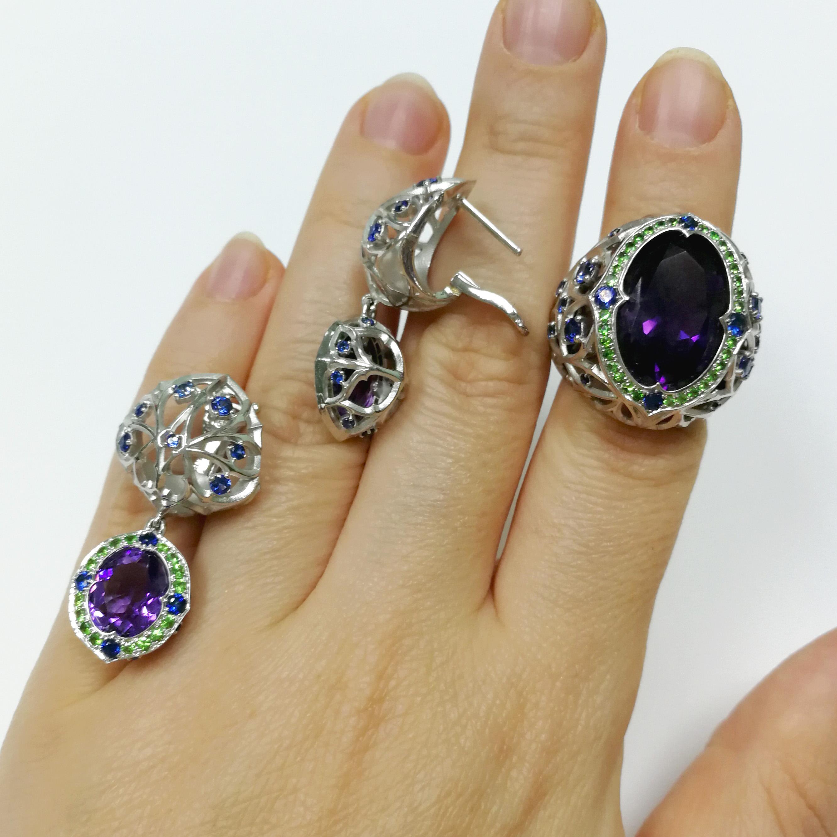 Amethyst Blue Sapphires Tsavorites 18 Karat White Gold Gothic Suite In New Condition For Sale In Bangkok, TH