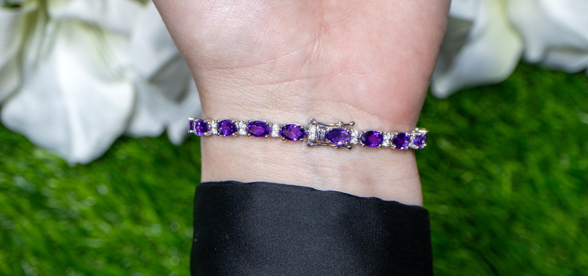 Amethyst Bracelet Diamond Links 10.3 Carats 18K Gold In Excellent Condition For Sale In Laguna Niguel, CA