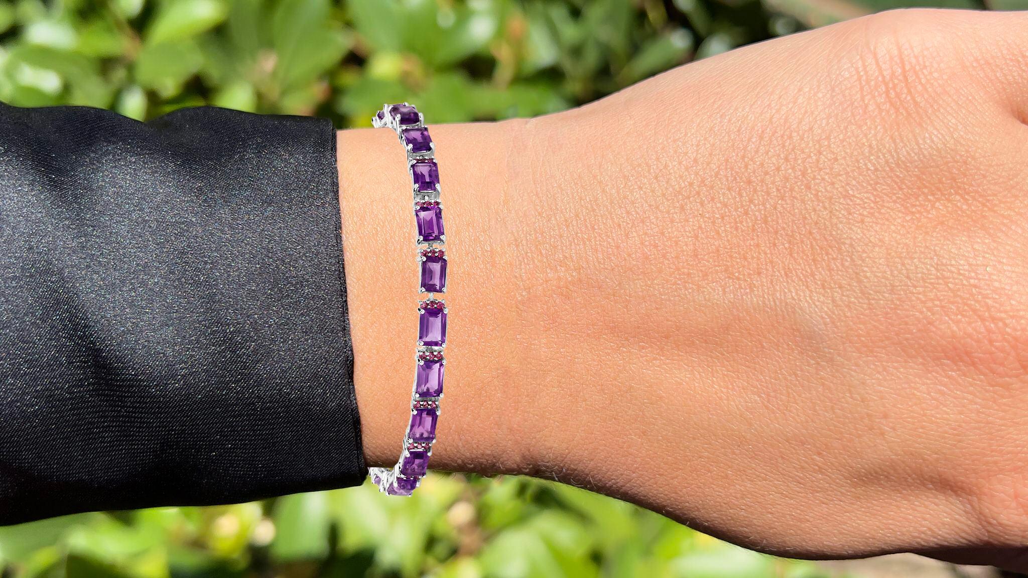 It comes with the Gemological Appraisal by GIA GG/AJP
All gemstones are natural
21 Amethyst = 19.95 Carats
63 Rhodolite Garnets = 1.88 Carats
Metal: Rhodium Plated Sterling Silver
Length: 7.75 Inches
*It can be shortened upon request