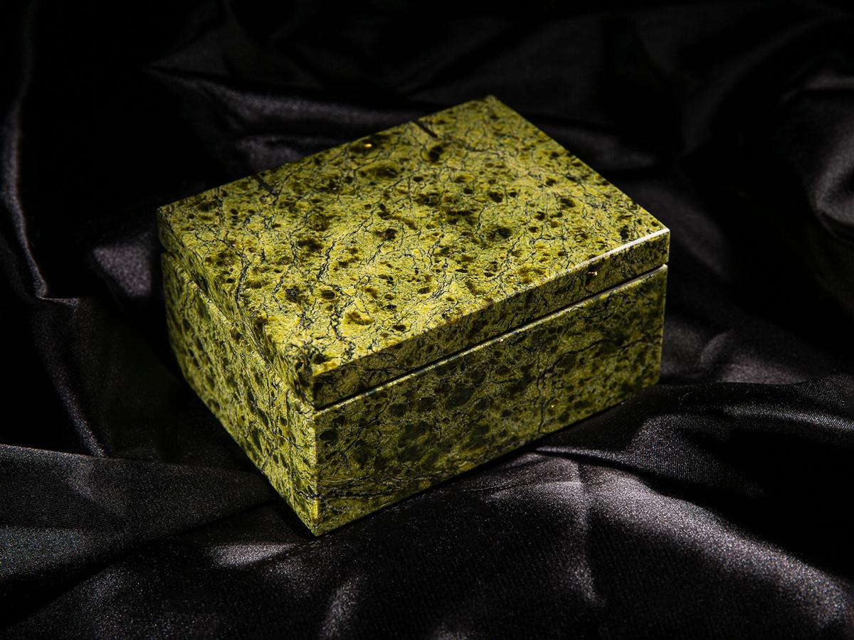 Amethyst Brandberg Crystal Pendant Yellow Gold Natural Raw Stone For Sale 2