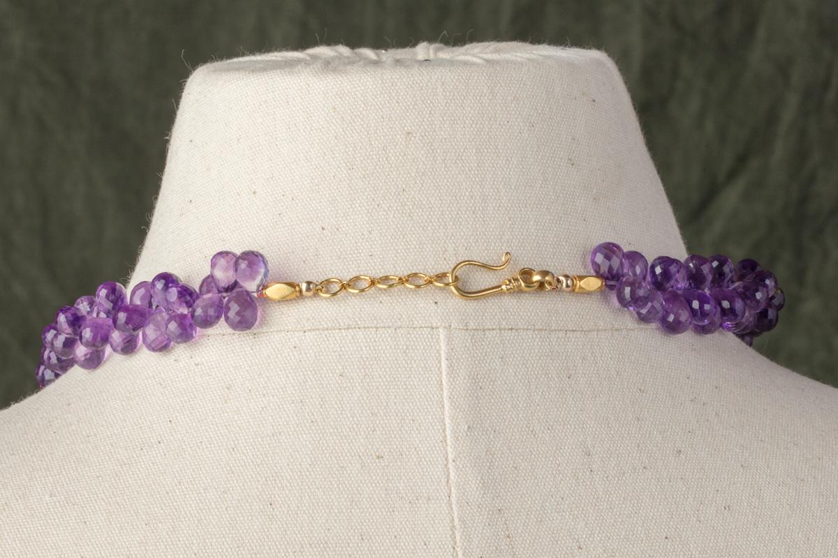 Halskette aus 22 Karat Gold mit Amethyst, Tahiti-Perlen und Perlen von Deborah Lockhart Phillips (Briolette) im Angebot