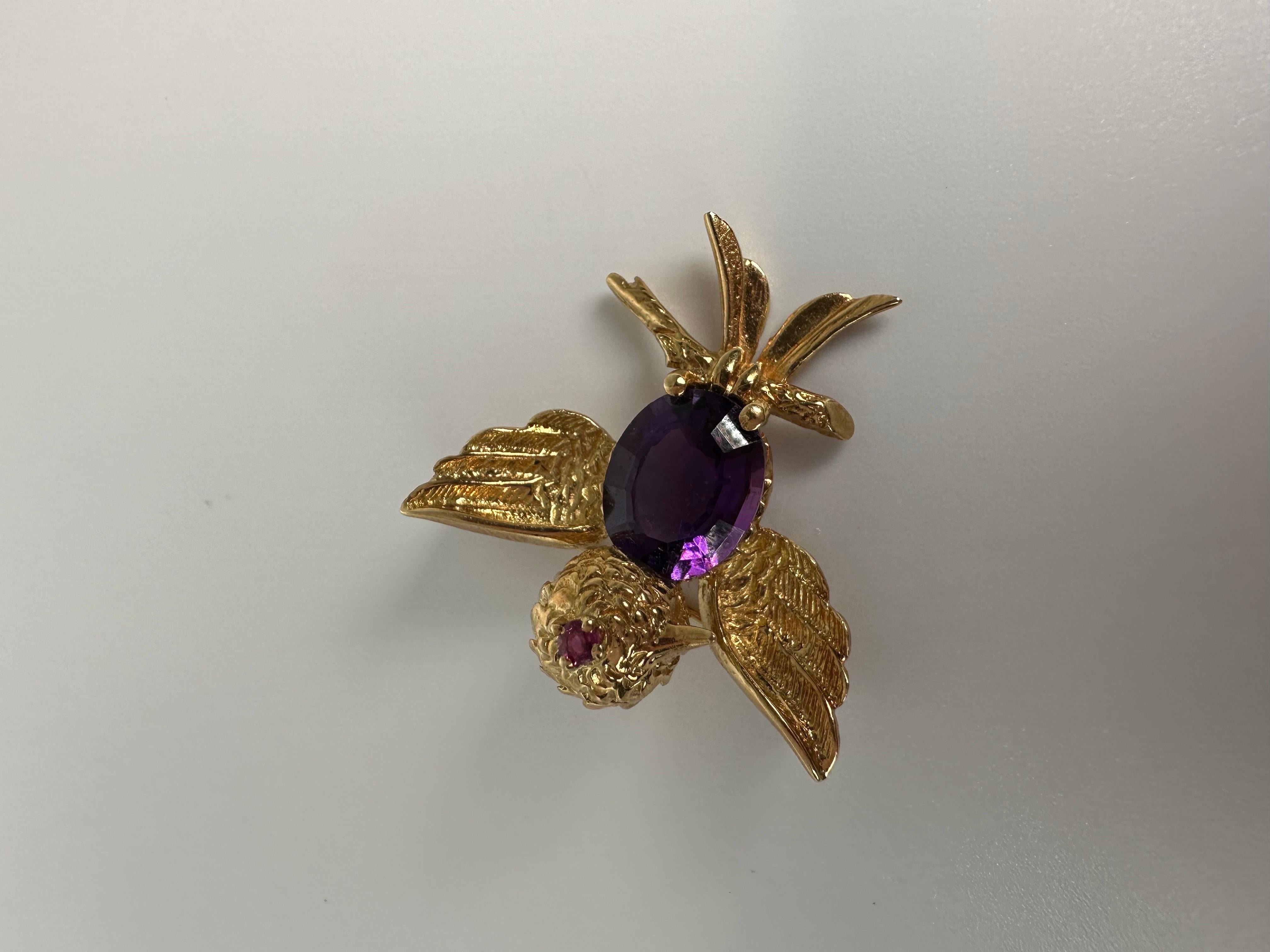 Amethyst Brooch 18KT yellow gold pin In Excellent Condition For Sale In Jupiter, FL