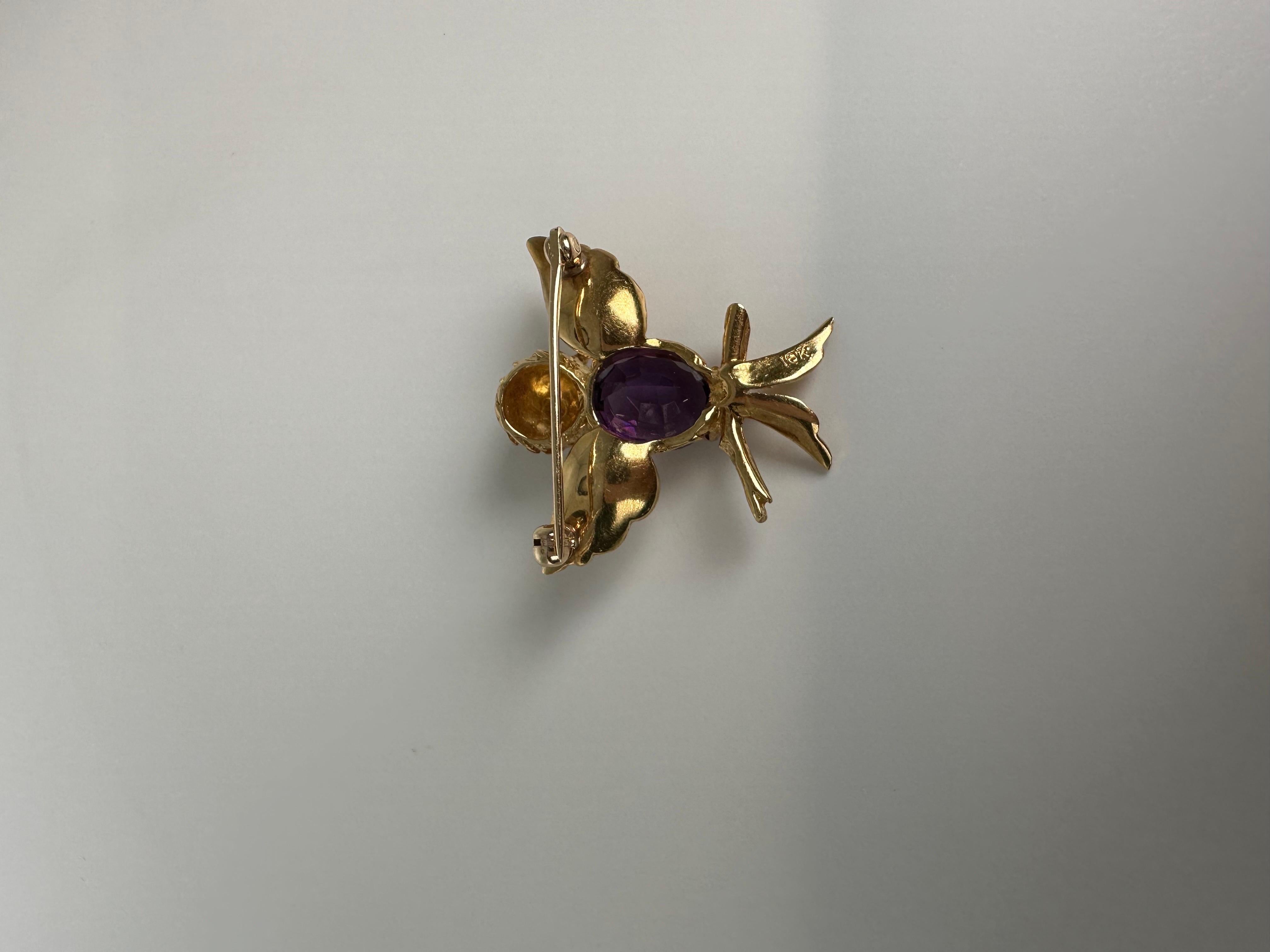 Women's or Men's Amethyst Brooch 18KT yellow gold pin For Sale