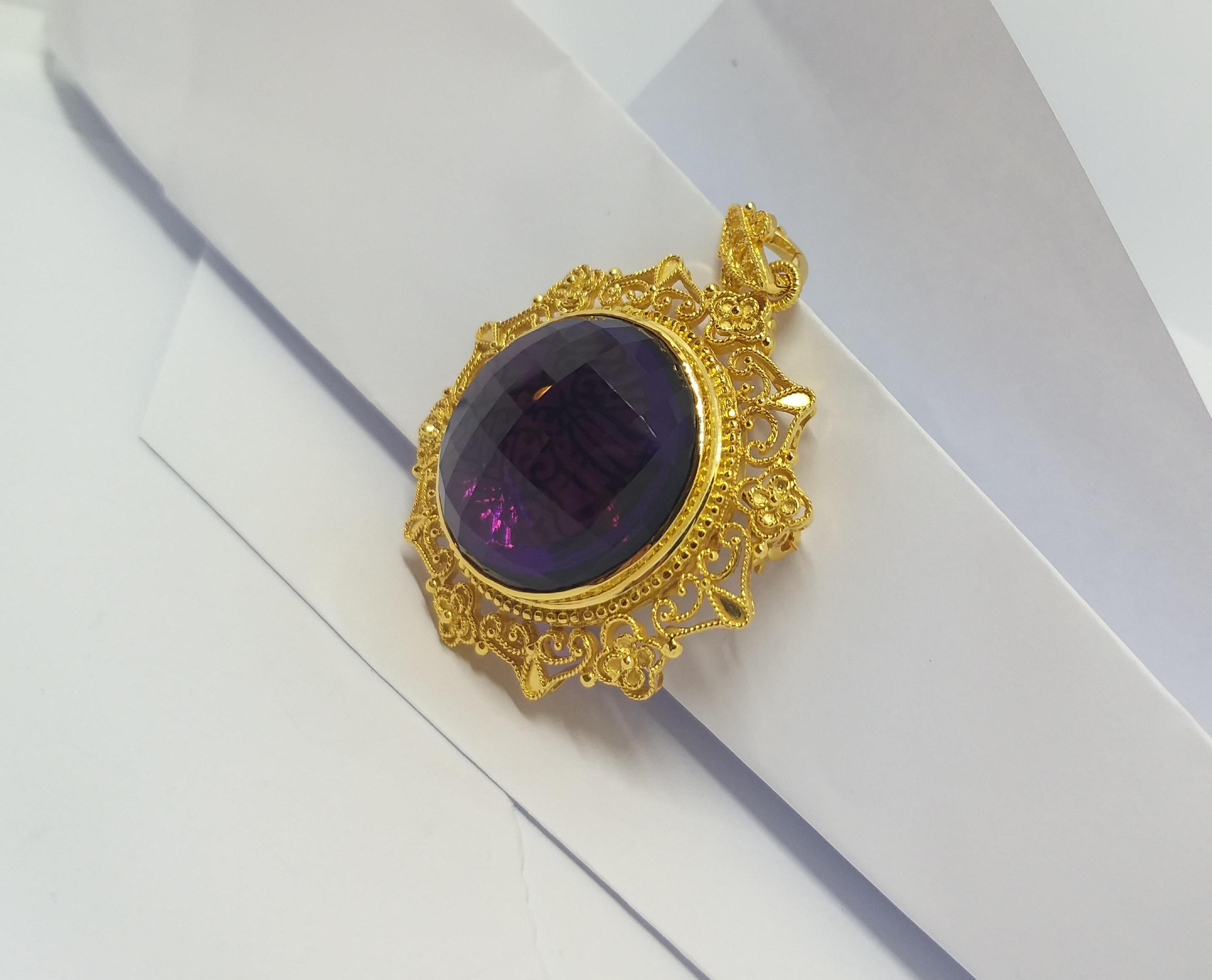 Contemporary Amethyst Brooch/Pendant set in 18K Gold Settings For Sale