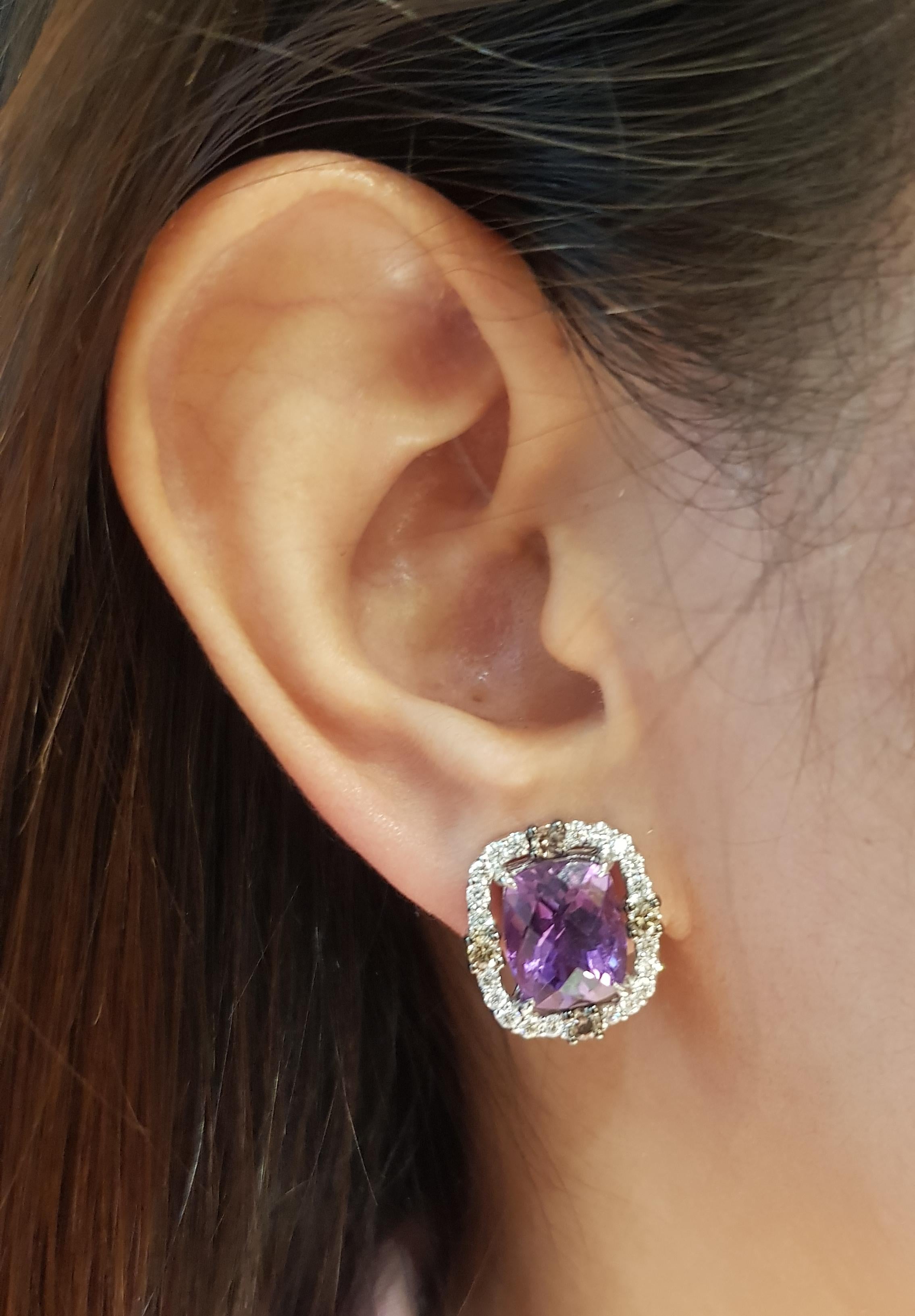 Pendientes de amatista de 8,31 quilates, diamante marrón de 0,47 quilates y diamante de 0,68 quilates engastados en oro blanco de 18 quilates

Anchura:   1,4 cm 
Longitud:  1.5 cm
Peso total: 9.86 gramos

