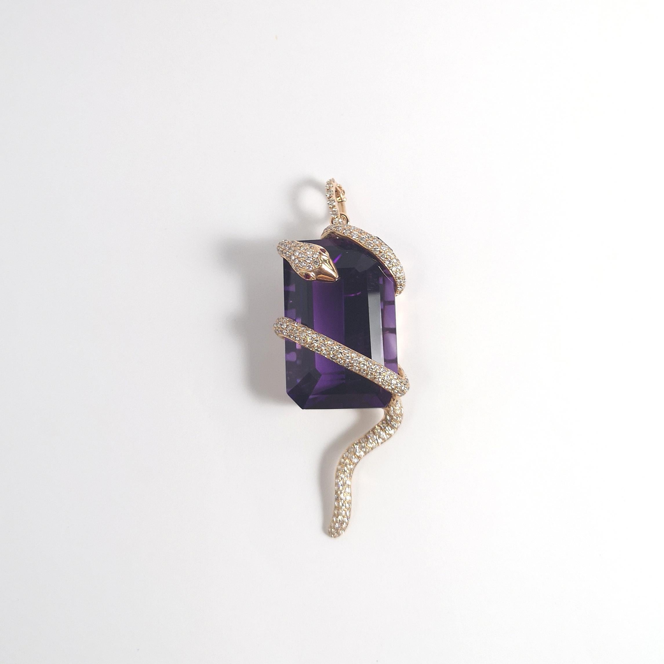 Taglio smeraldo Ciondolo a forma di serpente con ametista, diamante marrone e rubino in oro rosa 18K in vendita