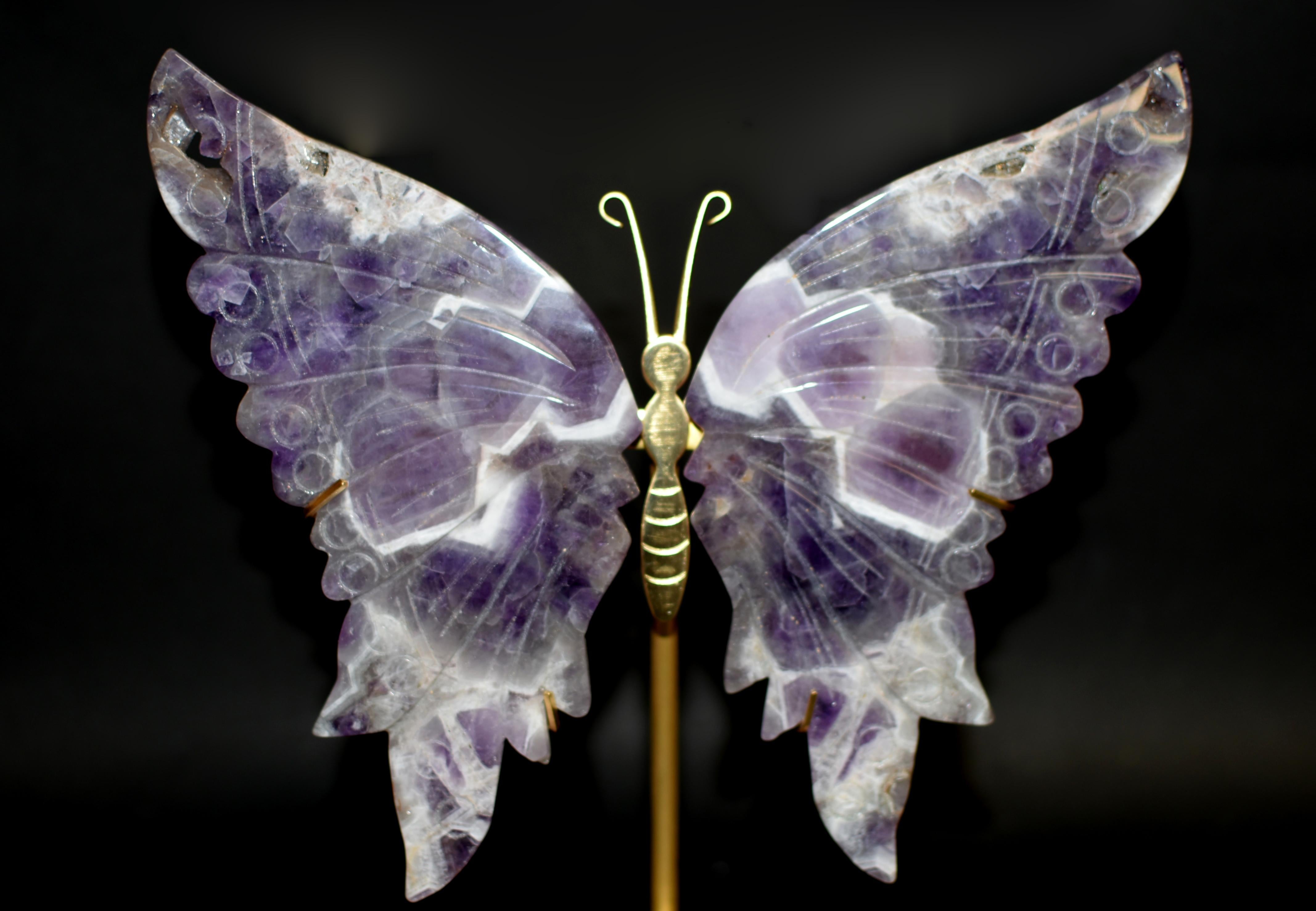 A large magnificent amethyst gemstone butterfly on a sturdy brass stand. Made with fine natural amethyst from Uruguay, this exquisite piece is a testament to the wonders of nature. Meticulously handcrafted and polished by the skilled hands of a