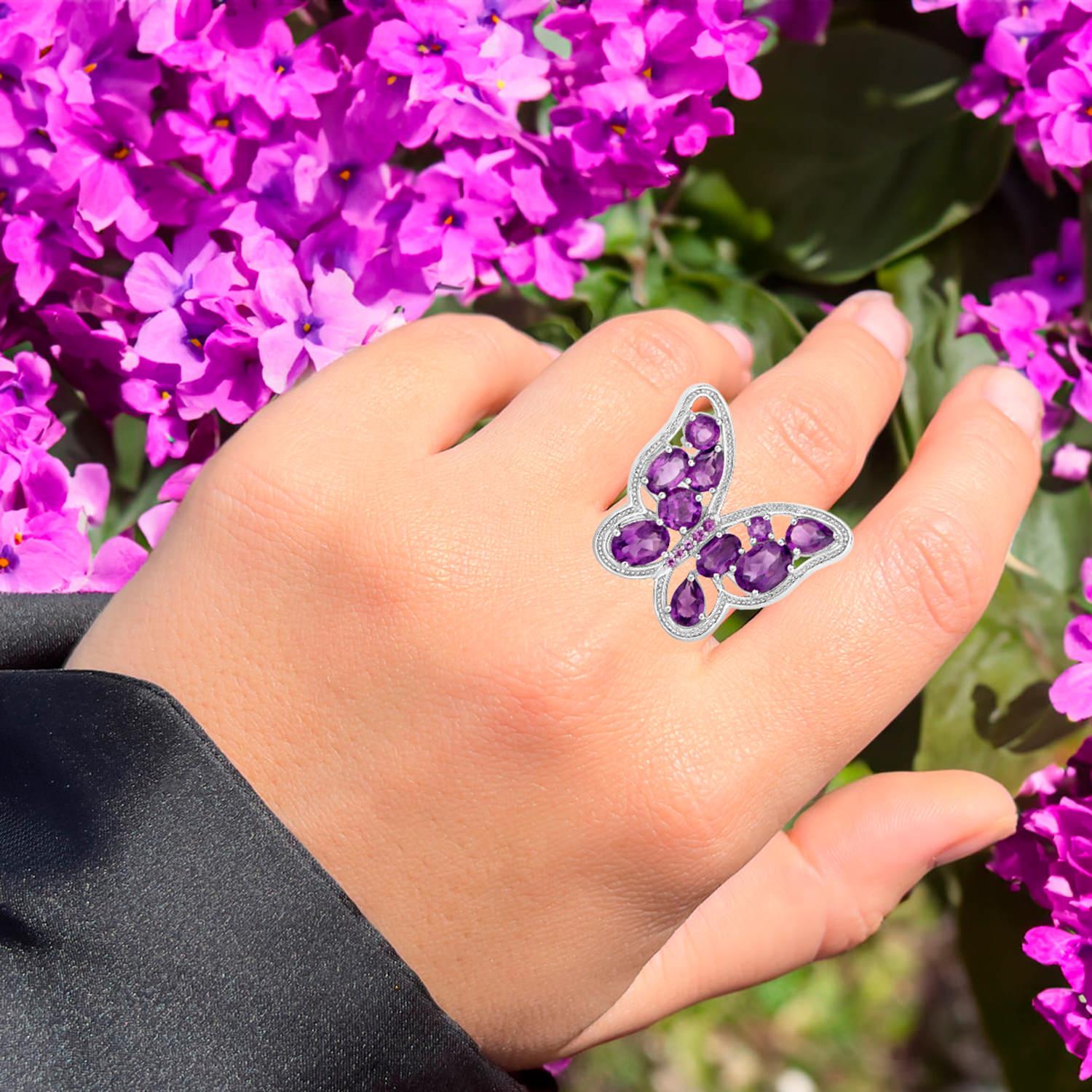 It comes with the Gemological Appraisal by GIA GG/AJP
All gemstones are natural
15 Amethysts = 4.30 Carats
Metal: Rhodium Plated Sterling Silver
Ring Size: 7* US
*It can be resized complimentary