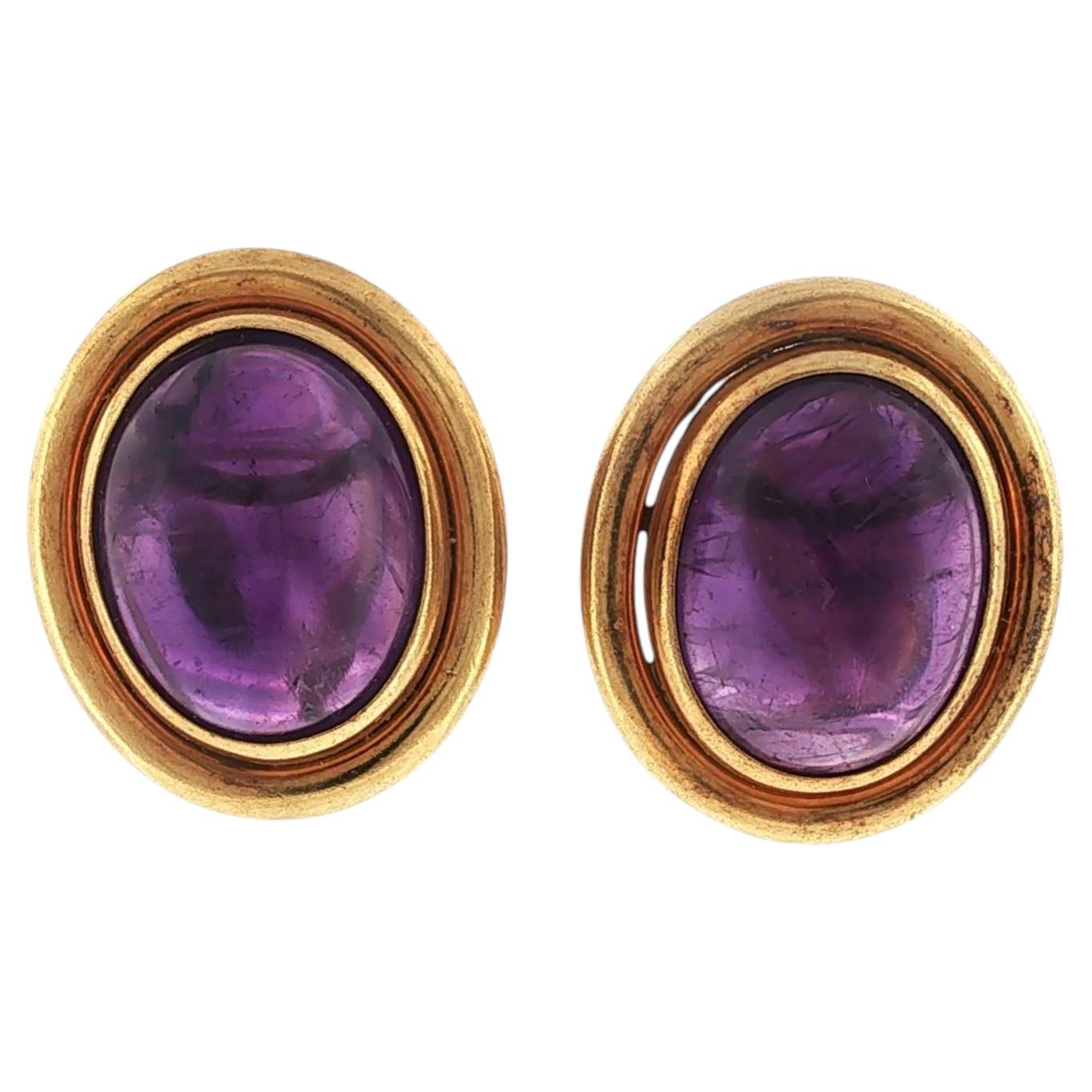 Ohrclips aus 18-Karat-Gelbgold mit Amethyst-Cabochon im Angebot