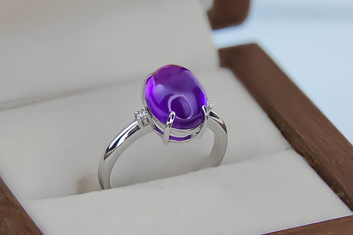Women's Amethyst Cabochon and Diamonds 14k gold Ring For Sale