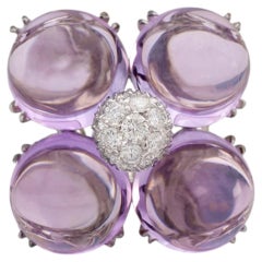Anello a forma di fiore con diamante e cabochon di ametista in oro bianco 18 carati